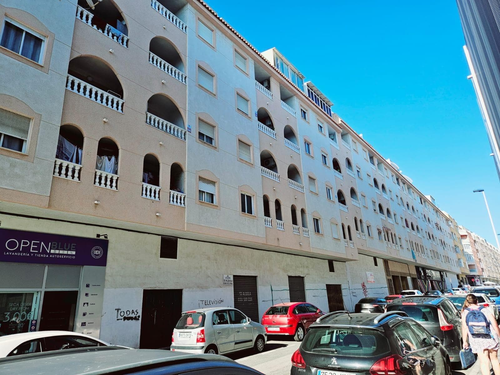 Penthouse in Torrevieja - Bus Station Area, Built Area 53m2, Terrace Area 6m2, 2 Bedrooms, 1 Bathroom, 650 Distance to the Sea, Elevator, Swimming Pool, Urbanization.