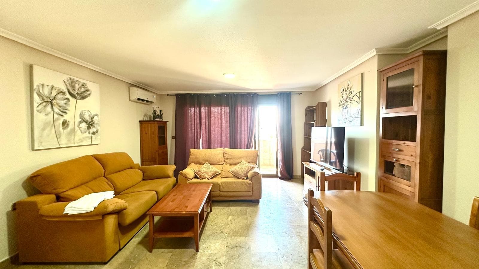 Spacious 3-Bedroom Apartment with Terrace on the Third Floor – Torrevieja We present this spacious apartment located on the third floor, ideal for those seeking spaciousness, comfort, and an excellent location in Torrevieja. The home has 123 m², perfectly distributed to offer functionality and comfort in every room. It has three bedrooms, two of them singles, perfect as secondary bedrooms, an office, or a guest area, and a spacious master bedroom suite with its own private bathroom, providing extra privacy and comfort. The apartment also has a second full bathroom, making it an ideal option for families as well as those seeking extra space for guests or visitors. The kitchen is separate, allowing for comfortable cooking without intruding on the seating or meeting areas. It also has a gallery, a practical space for a laundry area or additional storage. The living-dining room is spacious and bright, with direct access to the north-facing terrace, ideal for enjoying a fresh and relaxing outdoor space, perfect for breakfast al fresco, reading, or simply unwinding. The property offers a functional and generous layout, ideal for those looking for a spacious and well-located home, both as a permanent residence or as a second home by the sea. Main features: ✔️ 123 m² built area ✔️ 3 bedrooms (2 singles + 1 double en-suite) ✔️ 2 full bathrooms ✔️ Separate kitchen with utility room ✔️ Living-dining room with access to the terrace ✔️ North-facing terrace ✔️ Building with elevator Located in a well-connected area, close to all amenities: supermarkets, schools, pharmacies, public transport, and just minutes from the beaches and downtown Torrevieja. An excellent opportunity for those seeking space, comfort, and all the advantages of living in one of the city's most sought-after areas. Want more information or to visit? Contact us without obligation.