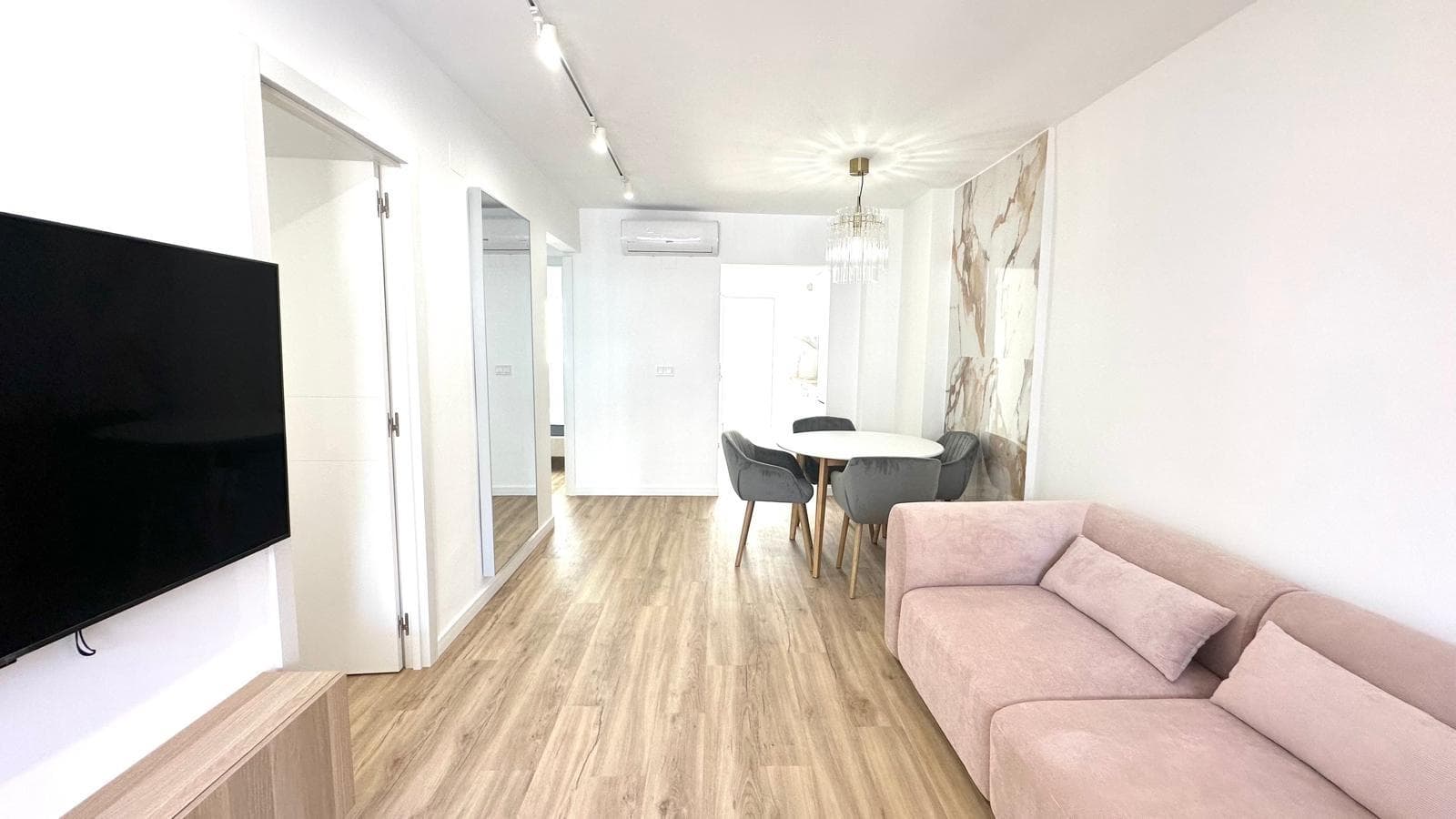 We present this recently renovated apartment, located in an established and well-maintained development, ideal for both permanent and vacation rentals. The property stands out for its excellent condition, thanks to a recent renovation that used quality materials, including vinyl flooring, which provides a modern, warm, and highly practical aesthetic for everyday use. The home features a glass-enclosed terrace with direct views of the communal pool, providing a perfect space to relax, read, or simply enjoy the peaceful, bright surroundings year-round. This feature not only adds usable space to the apartment but also provides extra comfort and privacy. Located within a private development with parking, this property benefits from two communal pools, making it an excellent option for those who value outdoor spaces and common areas for leisure and family enjoyment. Upon entering the apartment, we are greeted by a spacious and inviting living-dining room, with plenty of natural light, which blends perfectly with the rest of the home. From this space, you can access two well-ventilated double bedrooms, both ideal for both family and guest use. The full bathroom has a modern and functional shower. The kitchen is separate, allowing for a separate living space, but is easily connected to the living-dining room, offering a comfortable and practical layout. From the kitchen, you can access a gallery where the boiler and washing machine are installed, improving the functionality of the space without compromising the comfort of the home. Furthermore, the property has air conditioning, essential for maintaining a comfortable temperature year-round, especially during the summer months. The apartment is sold furnished, allowing you to move in immediately or use it as a vacation rental without any additional investment. In short, this is a comfortable, bright, and well-equipped home, located in a residential setting with all the necessary amenities nearby, well-maintained common areas, and easy parking. A perfect opportunity for those looking for a property ready to enjoy from day one.