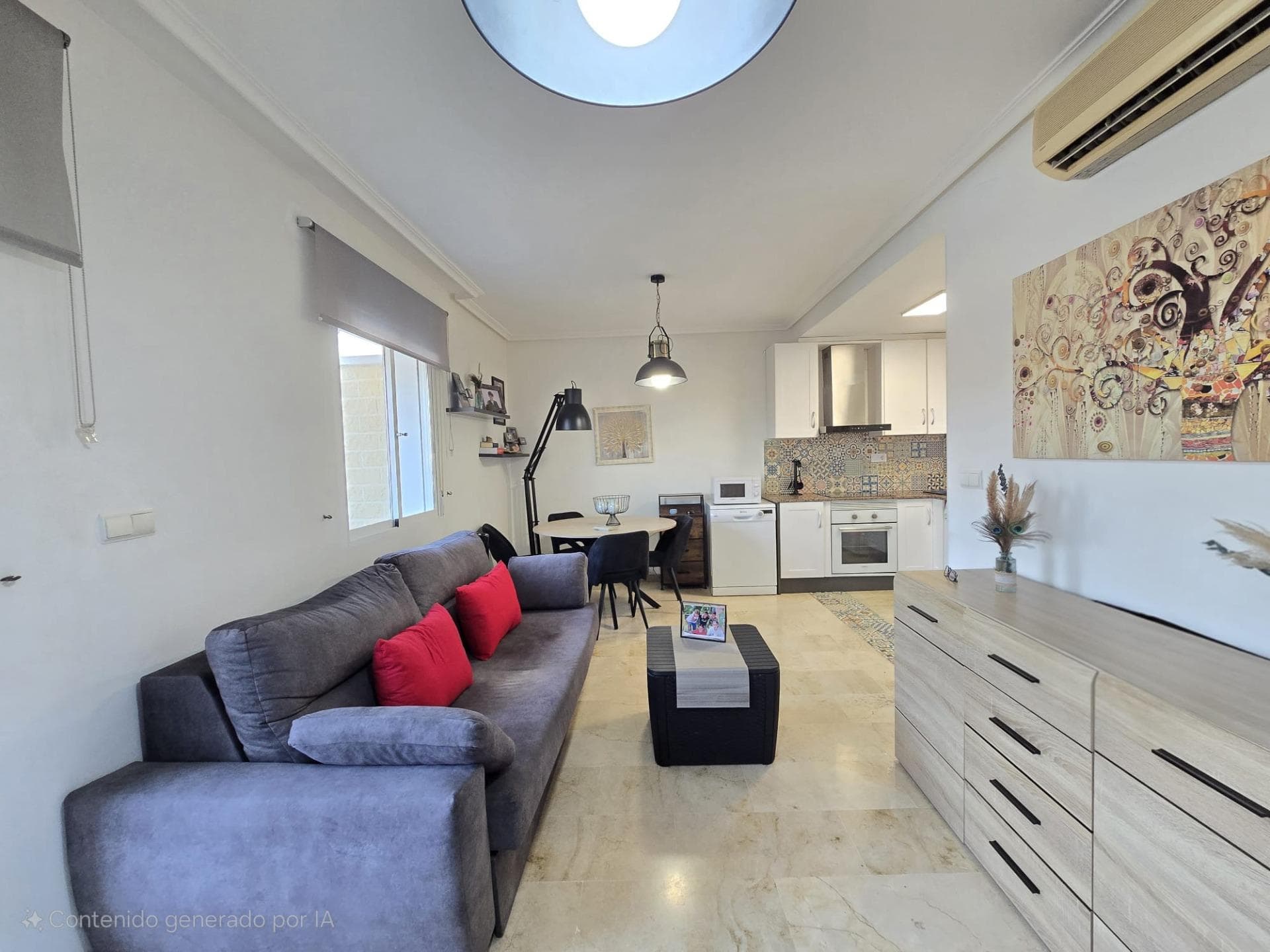 Beautiful apartment in Torrevieja! Imagine enjoying the sun all day long thanks to its south-facing location 🌞; your new giant terrace will be the perfect place to relax or share unforgettable moments with family and friends! You'll also have direct access to the garage and a practical storage room where you can store your belongings. This cozy penthouse has two single rooms that are perfect as bedrooms or versatile spaces depending on your needs 🛏️🖥️. The bright bathroom is ready to use while you enjoy the wonderful views of the surrounding area from any corner of the apartment. Located just 500 meters from the sea 🌊🏖️ , you'll be surrounded by leafy trees 🍃 and will also have nearby services: buses 🚍, shopping centers 🛒 , schools 🎓 , and even hospitals 🚑 ; there are also children's areas ideal if you have small children 👶👧 . Don't miss the opportunity to make your real estate dream come true; this perfect spot near the sea awaits you.