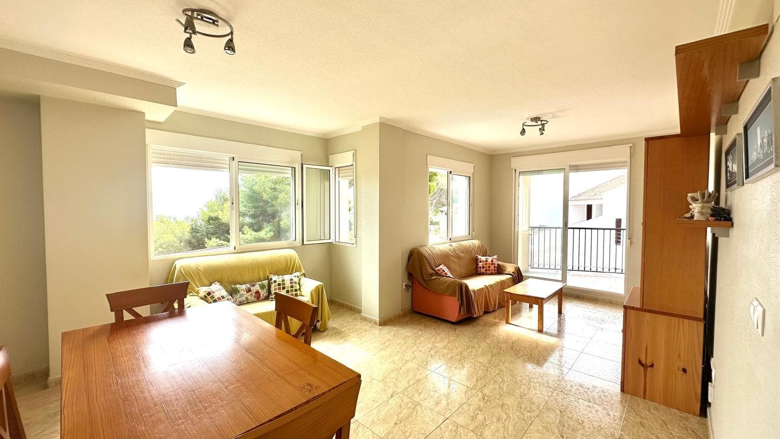 First-floor apartment with panoramic views of the sea and the pine forest in Dehesa de Campoamor Introducing this magnificent apartment located in one of the most exclusive areas of the Costa Blanca, Dehesa de Campoamor. Located on the first floor, this home offers stunning open views of the sea and the natural surroundings of the pine forest, creating a unique atmosphere of tranquility and well-being. The property has almost 100 m² of built area, perfectly distributed to offer spaciousness and comfort in every room. It has three double bedrooms, one with an en-suite bathroom, providing extra privacy. The home also includes a second separate bathroom: one equipped with a shower and the other with a bathtub, offering functionality and comfort for the whole family. The living room is spacious and bright, equipped with air conditioning, ensuring a pleasant atmosphere year-round. The kitchen is separate, practical, and well-designed, ideal for enjoying the convenience of cooking without interfering with the relaxation or meeting areas. From the living room, you can access a large open terrace, perfect for enjoying the panoramic views, the Mediterranean climate, and pleasant moments outdoors. The development offers excellent common areas that complement this home. These include a large communal pool, residents' parking, and a fully equipped communal gym, making this apartment an ideal choice for those seeking a healthy lifestyle with all the amenities at their fingertips. Its location in Campoamor is unbeatable: close to the area's beaches, restaurants, shops, sports centers, and with easy access to the main roads. In short, this apartment is a unique opportunity as a permanent residence, a vacation home, or an investment, thanks to its combination of a privileged location, spacious interiors, and distinctive common areas.
