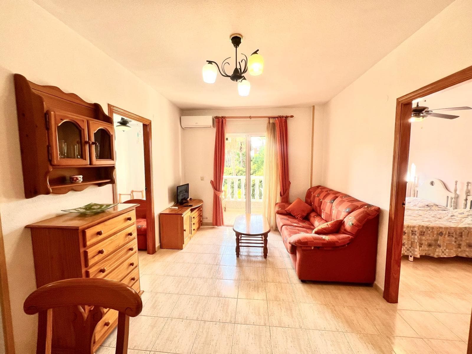 Cozy apartment in Torrevieja with views of the park in Acequión, communal pool, and just 200 meters from the beach. Bright 2-bedroom apartment for sale in one of the quietest and most sought-after areas of Torrevieja. The property has a private balcony with direct views of the park, creating a natural and relaxing environment from the comfort of your own home. The property has a double master bedroom, a second single bedroom ideal for guests or as a workspace, and a full bathroom with bathtub. Its practical and well-utilized layout makes it a perfect choice for both a primary residence and a vacation home. The development offers a communal swimming pool, ideal for enjoying the excellent Mediterranean climate. In addition, its location is unbeatable: just 200 meters from the beach, with all amenities, shops, and transportation within walking distance, ensuring comfort and quality of life. This apartment combines a privileged location, comfort, and surroundings, representing an excellent investment opportunity on the Costa Blanca. Translated with DeepL.com (free version)