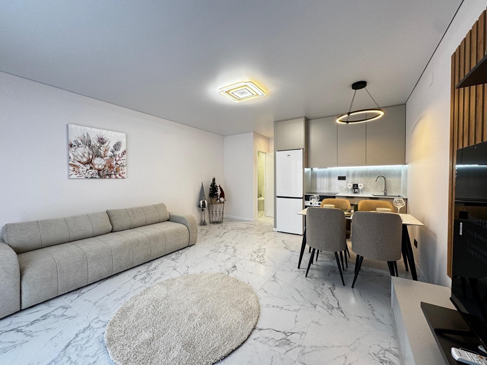 Если вы продаете бунгало без новых приездов, вы полностью реформируете его. Отличный вариант для жизни с удобствами в зоне спокойствия и со всеми услугами. 🏡 Характеристики жизни: • Общая площадь: 62 м². • Площадь помещения: 47 м². • Посылка: 15 м². • Распределение: бунгало на одном этаже, без жилых помещений. • Расстояние до пляжа: 3 км. La vivienda была полностью отремонтирована и продавалась со всеми вещами, электробытовыми приборами и декоративными элементами, как будто мы были в фотографиях. Отключите кондиционер, чтобы гарантировать комфорт в течение всего года. Это место находится в очень хорошей зоне, где предоставляются все услуги: супермаркеты, кафетерии, магазины, общественный транспорт и зеленые зоны. Идеально подходит для обычного проживания в качестве отдыха или инверсии в отдыхе.