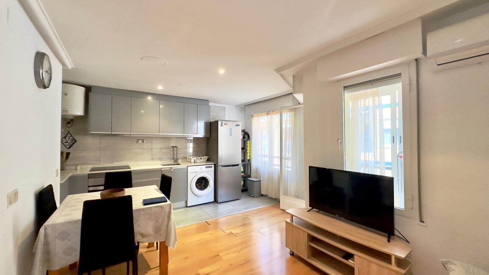 Furnished apartment in the heart of Torrevieja, on Pedro Lorca Street, designed for those who want everything at their fingertips: the beach just minutes away, the promenade, restaurants, shops, and the vibrant urban life that never truly stops. It's the kind of home where you can feel the energy of the coastal city without sacrificing the comfort of a welcoming, bright, and practical space for everyday life. Living here means knowing that you can go for a stroll, have a coffee on a nearby terrace, or spontaneously enjoy dinner out at any time without having to travel far. The open-plan kitchen with a balcony defines the apartment's social and relaxed character. It's easy to imagine mornings starting with the aroma of freshly brewed coffee, some toast, and the balcony door slightly ajar to let in the light and breeze from the city center. While preparing breakfast or lunch, you can look out at the street, watch the neighborhood come alive, listen to the distant conversations of passersby, or simply enjoy that unique blend of city sounds by the sea. The integration of the kitchen and living area creates a seamless flow: the cook isn't isolated, but remains engaged in the conversation, the show playing in the background, or the ambiance of the living room. The balcony becomes a small, private viewpoint overlooking the heart of Torrevieja. It's that cozy corner where you want to step out for a moment with a cup of coffee to get some fresh air, make a phone call, check your phone, or simply watch the street life unfold. In the afternoon, as the sun sets, it transforms into the perfect space to sit for a few minutes and unwind after a long day, feel the warm air, and sense that the city center is still alive. At night, with the city lights on, the balcony takes on a special charm: you hear laughter, footsteps, the occasional passing car, and you feel part of the urban pulse, even without leaving home. The living area, connected to the open-plan kitchen and the balcony, serves as the social hub of the home. Here, everyday moments and special ones abound: afternoons on the sofa watching a movie, study sessions or working from home, get-togethers with friends before heading out for dinner along the promenade, or simply relaxing after a day at the beach. Being furnished makes it easy to imagine the space already furnished: a comfortable sofa, a coffee table, perhaps a bookshelf with books and mementos, and a plant to add life and color. It's an environment that lends itself to both activity and tranquility. The two bedrooms allow the apartment to adapt to different needs. The master bedroom becomes an intimate sanctuary where you can completely disconnect from the hustle and bustle of the city center once you close the door. It's the place you return to at the end of the day to unwind, with pleasant textiles, soft lighting, and personal touches that reflect the person who lives there. The second bedroom offers many possibilities: it can be a children's room, a space for guests visiting Torrevieja for a few days, an office for someone working remotely, or a hobby area for someone who needs their own corner to create, study, or exercise. The bathroom, close to the bedrooms and the living area, is a natural part of the daily routine. It's where you start the morning with a quick shower before heading out, or where you end the night with some hot water and relaxation after a long day. In a centrally located home, having a comfortable and well-situated bathroom makes all the difference between a merely functional house and a home where everyday life is enjoyed more. Pedro Lorca Street is one of those addresses that evokes the authentic life of Torrevieja. From here, you can walk to many key points in the city: the seafront promenade, Playa del Cura or Los Locos beaches, cafes, supermarkets, and pharmacies.