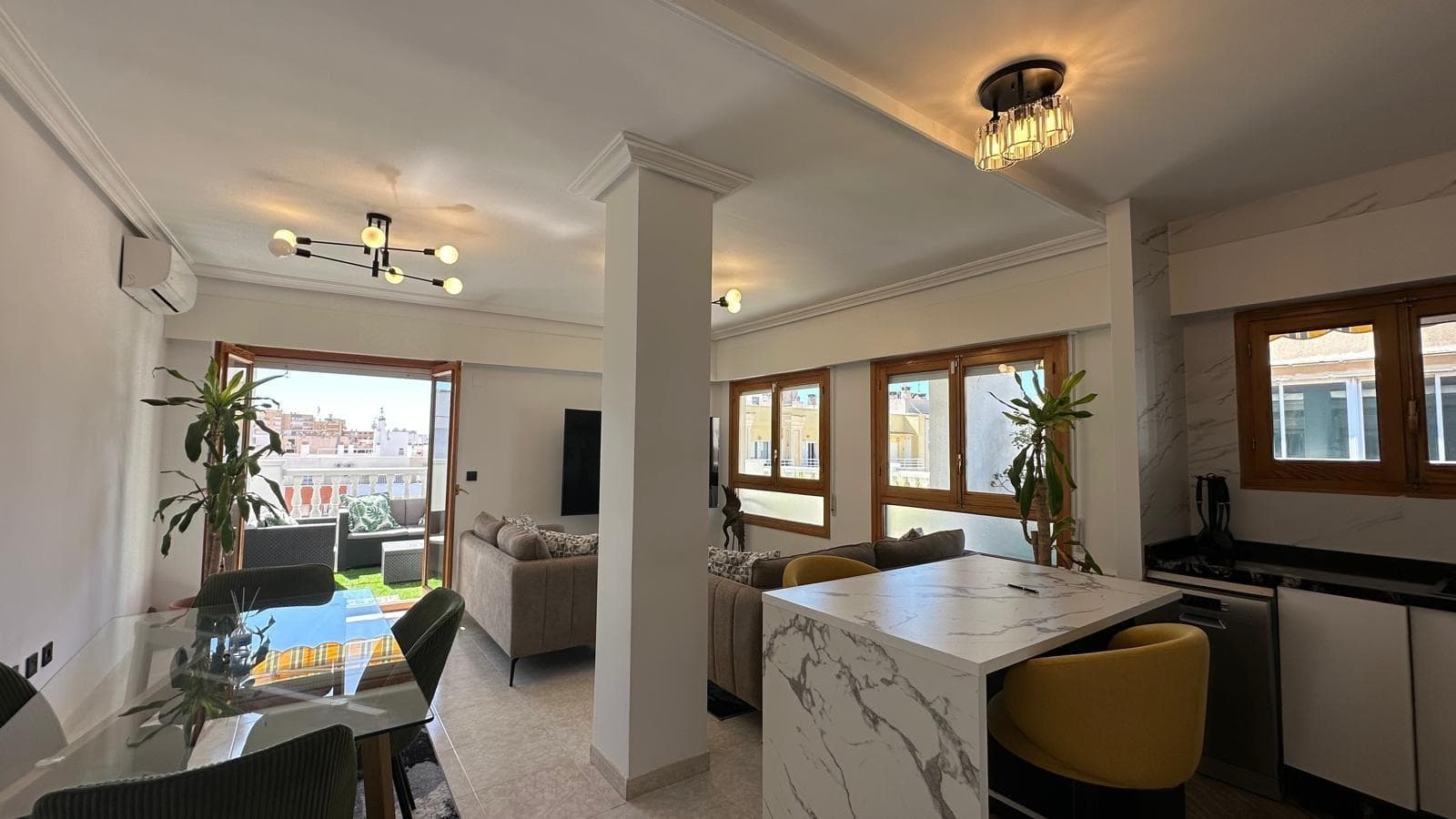 Discover this fantastic 2-bedroom, 1-bathroom apartment located on the well-known Avenida Habaneras in Torrevieja, one of the city's most sought-after areas thanks to its excellent location, proximity to the beach, and wide range of amenities. This property represents an ideal opportunity for those seeking a permanent residence, a second home near the sea, or a high-yield investment in one of the most dynamic areas of the Costa Blanca. The apartment is sold fully furnished, allowing you to move in immediately without any additional investment. This also makes it an excellent option for investors looking for a rental property. Located on one of Torrevieja's main avenues, this apartment offers comfortable and convenient living, with all kinds of services just steps away: supermarkets, restaurants, cafes, pharmacies, shops, public transport, and much more. Furthermore, it is just minutes from the famous Playa del Cura, one of the city's most iconic beaches, adding significant value to the property. Upon entering the apartment, you'll find a spacious and bright living-dining room, which becomes the heart of the home. This space is designed for comfort and functionality, comfortably creating both a relaxation area and a dining area. The abundance of natural light adds a sense of spaciousness and warmth, creating a welcoming space ideal for relaxing or spending time with family and friends. From the living room, you can access a lovely private terrace, one of the apartment's greatest assets. This outdoor space is perfect for enjoying the Mediterranean climate year-round. The terrace is ideal for al fresco breakfasts, relaxing with a book, sunbathing, or enjoying dinners on balmy summer evenings. It's undoubtedly a space that adds value and enhances the quality of life. The functional and well-distributed kitchen is equipped with furniture and appliances that make everyday life easier. Its design maximizes space, offering comfort and practicality for cooking and organizing. The apartment also features two spacious and bright bedrooms, designed for rest and comfort. The master bedroom offers ample space for a double bed and wardrobes, creating a tranquil and welcoming atmosphere. The second bedroom is ideal as a guest room, children's room, or even an office or workspace, adapting to the needs of each owner. The well-maintained bathroom has all the necessary amenities for daily use. Its functional layout allows for comfortable and efficient use of space. One of the great advantages of this property is its location on Avenida Habaneras, one of the most sought-after areas of Torrevieja. This avenue connects directly to the town center and the beach, allowing you to enjoy urban living with all amenities just minutes away. It's a vibrant area year-round, with constant activity, making it very attractive to both residents and tourists. The proximity to Playa del Cura is a key feature. In just a few minutes' walk, you can be enjoying the sea, the sun, and the promenade, surrounded by restaurants, cafes, and a unique Mediterranean atmosphere. Torrevieja is a city with an excellent quality of life, known for its privileged climate, boasting over 300 days of sunshine a year, its international atmosphere, and its wide range of leisure activities and services. It has shopping centers, schools, hospitals, parks, sports facilities, and a diverse culinary scene, making it an ideal place to both live and invest.