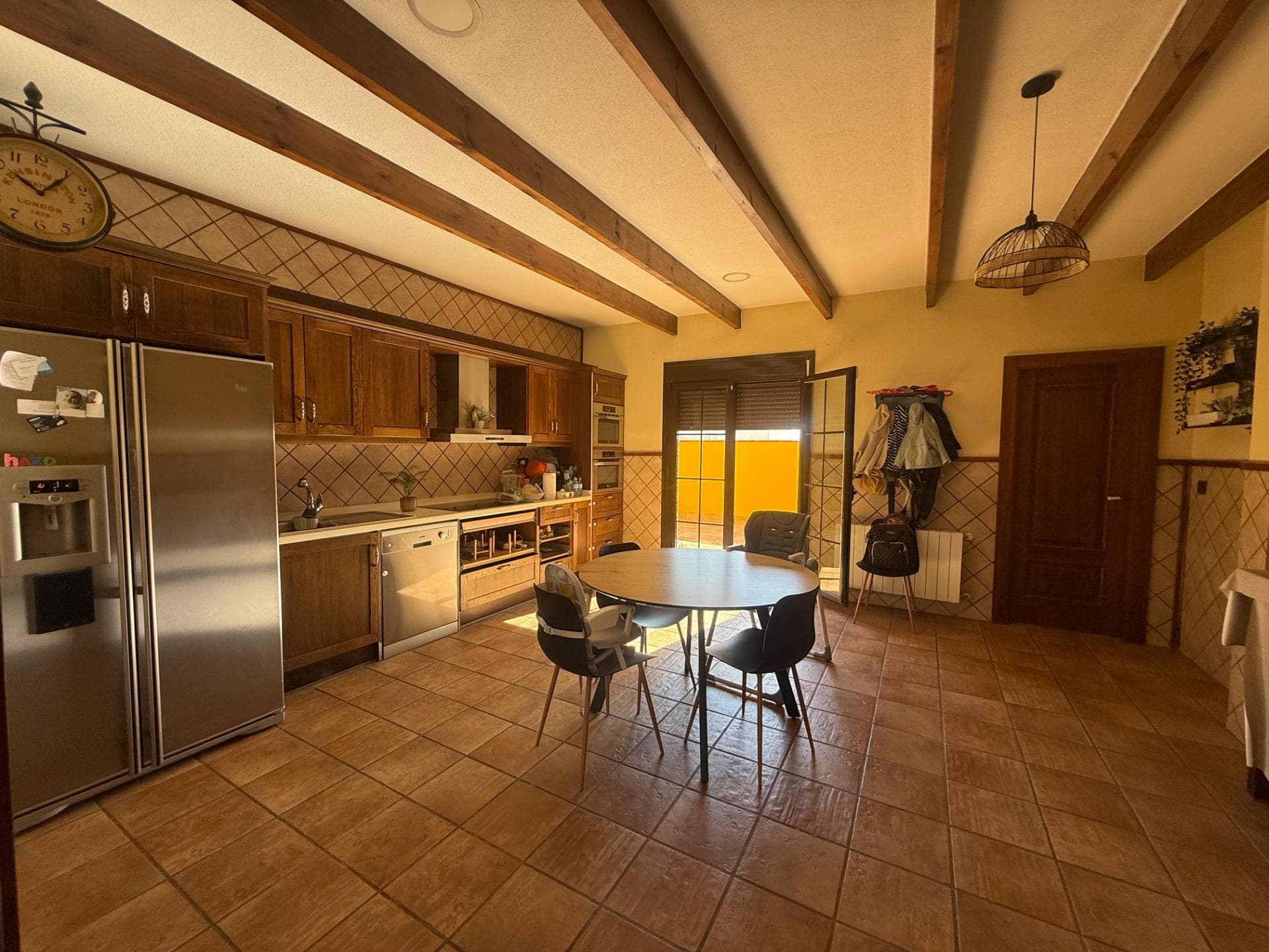 We are delighted to present this exclusive village house in Avileses (Murcia)– a property that combines space, quality and warmth in a peaceful and well-connected environment. Built in 2006, the home stands out for its excellent finishes, natural brightness and well-planned layout. Located on the first floor, it offers a built area of 174.15 m² and usable space of 141.12 m², as well as a private solarium of 59 m² and a closed garage of 33.26 m². The property comprises three spacious bedrooms and two full bathrooms, designed to provide both comfort and privacy. The master bedroom features a walk-in wardrobe, en-suite bathroom and direct access to the interior terrace, which also connects with two other bedrooms, providing excellent natural light and cross ventilation throughout the home. The kitchen, large and fully fitted, is one of the most impressive areas of the property. From here, there is access to a laundry and storage area, offering generous space for everyday convenience. The house has been built using walnut wood for the interior carpentry and finishes, adding a sense of warmth and elegance to each room. It is also equipped with ducted air conditioning and a central heating, ensuring optimal comfort all year round. From inside the property, you can access the private solarium of 59 m², which enjoys open views of the mountains – a perfect space to enjoy the Mediterranean sun or create a relaxing outdoor area for family and friends. The property also includes a closed garage of 33.26 m², with direct and easy access from the street. The property is located in Avileses, a charming village within the municipality of Murcia, offering a quiet, family-friendly and well-connected environment. The village provides all essential amenities such as supermarkets, pharmacy, school, sports areas and restaurants. It is also just five minutes from the Balsicas train station, with direct connections to Murcia city. For golf lovers, Avileses is surrounded by several prestigious golf courses, including Hacienda Riquelme Golf (5 minutes away), La Torre Golf Resort (10 minutes away) and El Valle Golf Resort (15 minutes away). The location allows easy access to key destinations in the region: Murcia city is just 20 minutes away, the beaches of the Mar Menor such as Santiago de la Ribera are only 20 minutes away, and the Murcia International Airport (Corvera) is just 15 minutes away. Surrounded by open countryside and nature, Avileses retains the authentic charm of traditional Murcian villages, offering an excellent quality of life and an ideal setting for those seeking space, privacy and proximity to both the city and the coast. If you are interested in this property and would like to arrange a viewing, please do not hesitate to contact us!