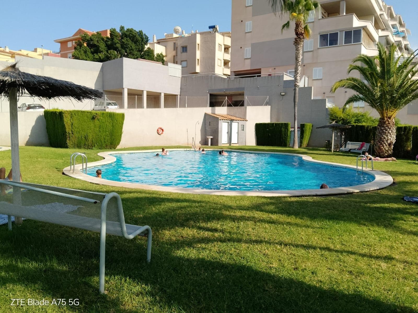 A fantastic opportunity to own your own home or holiday apartment in one of the Puerto de Mazarrón’s most desirable locations, La Cumbre! The property is located in one of the most sought of locations in the area. You will be able to enjoy the breath taking sea views from your own balcony, with uninterupted vistas of the Mediterranean coastline. You will have access to the Communal Swimming Pool and Tennis Court within the complex. As the property has tasteful furnishings and all essential appliances included, ready for you to begin you permanent living or enjoying your vacations. Within a quiet and well maintained urbanisation, walking distance to the shops, supermarkets, great restaurants, activities and of course the wonderful beaches of Costa Calidad. Perfect as a permanent residence, holiday retreat, or a high-potential rental. Great value for money in a top-tier location – this property won’t stay on the market for long! 📞 Contact us today for more information and to arrange a viewing.