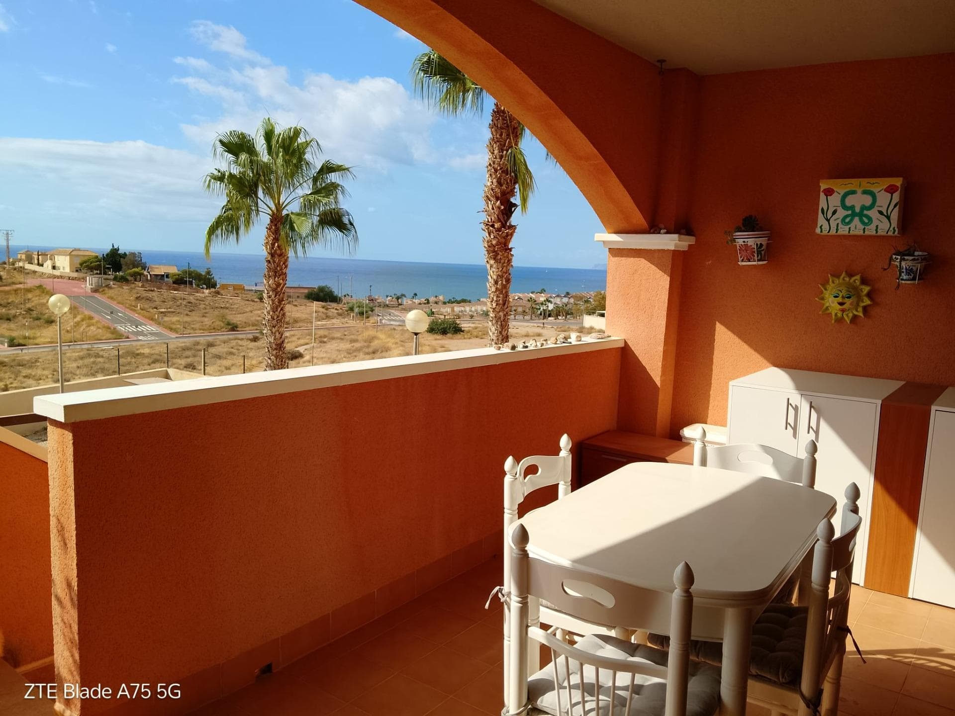 Prestigious Seaside Home in Gated Residence with Pool and Sea Views Discover this exceptional home located in a secure residence with communal pool, just 5 minutes from the sea. 3 bedrooms, 2 full bathrooms, a spacious living room, a fully equipped kitchen and a private parking space. The property features three terraces with sea views.  Peace and serenity are guaranteed in this privileged setting. Close to a shopping area, this home is perfect as a primary residence or second home. A slice of paradise awaits. Choosing this home is a decision you won’t regret. Enjoy scenic seaside walks in one of the most sought-after areas in the region.