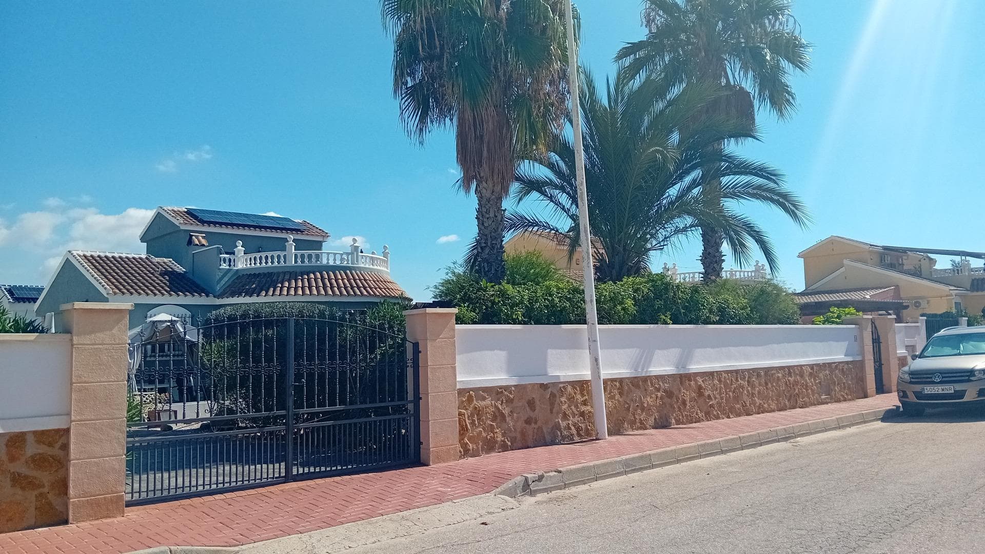 Just a five-minute stroll from the golf course and clubhouse, this three-bedroom, three-bathroom villa on sought-after Camposol Sector C (Lower) offers space, flexibility, and a world of potential. Whether you’re a savvy developer, investor, or modern homeowner looking for something special, this property ticks all the right boxes. Step inside and you’ll find a bright, generously sized home with comfortable living areas and bedrooms designed for easy, modern living. But it’s what lies beneath that truly sets this property apart: a massive underbuild, large enough to swing a giraffe and create an independent 2–3 bed apartment, a cinema and games room plus bar, or your own gym and wellness retreat with ample yoga space! The options are endless. And while this villa doesn’t yet have a pool, that’s a bonus. It’s your blank canvas to design a bespoke outdoor sanctuary—perhaps a sleek stone pool surrounded by mature palms, olive and citrus trees, and tropical birds of paradise. The established garden already offers terraced raised beds for growing fruit and vegetables, a wood store, and a hidden underground workshop/laundry room, blending practicality with charm. The location seals the deal. Just a three-minute drive (or an easy walk) brings you to the local commercial centre with everything at your fingertips—supermarket, medical centre, beauty salons, opticians, vets, petrol station, plus an array of bars and restaurants. Fancy a day at the beach? The stunning coastline of Bolnuevo and Puerto de Mazarrón is only 15 minutes away. For travel and adventure, you’re close to RMU International Airport (30 mins), the historic city of Cartagena (40 mins), and the culinary capital of Murcia (under an hour). Even Sierra Espuña’s ski slopes and Madrid are within easy reach for weekend getaways. This villa is more than just a home—it’s an opportunity. With its prime location, huge underbuild potential, and scope for a designer pool and garden, it’s a smart buy for anyone with vision. Modern lifestyle. Classic Spanish setting. Limitless potential. Additional box ticking goes like this: Solar panels Air conditioning Off street parking Existing Carp pond or space for Pool.