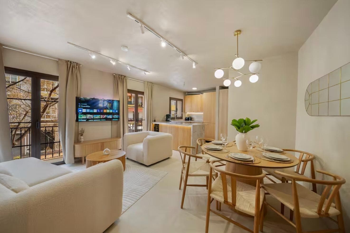 Experience the authentic charm of Marbella in this beautifully appointed 3-bedroom apartment, located right in the heart of the historic Old Town (Casco Antiguo). Step straight out of your door and immerse yourself in vibrant cobblestone streets lined with world-class restaurants, boutique shopping, and cozy tapas bars. Premium Accommodations: Bedroom 1: King-size double bed (180 cm) with a private balcony and a dedicated Smart TV with Netflix. Bedroom 2: King-size double bed (180 cm) with a private balcony and a dedicated Smart TV with Netflix. Bedroom 3: Comfortable double bed (140 cm) with a private balcony and a dedicated Smart TV with Netflix. Modern Amenities: A fully equipped, contemporary kitchen featuring an induction stove, oven, dishwasher, and full-size refrigerator. Luxury Bathroom: A modern bathroom featuring a spacious double shower. Premium fresh towels are included for your stay. Connectivity & Parking: High-speed Wi-Fi throughout the apartment. Free public street parking is available nearby, with a convenient secure paid parking garage located just across the road.