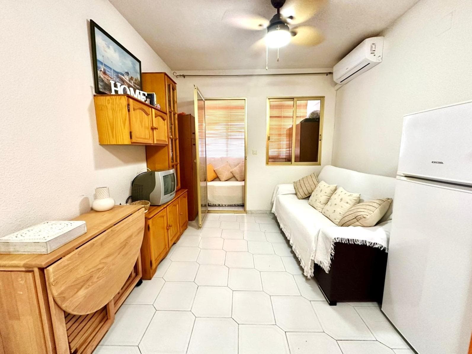 Wonderful studio with balcony close to all services in Torrevieja This charming mezzanine studio will surprise you with its spaciousness, brightness and the cosy atmosphere it conveys from the very first moment. Upon entering, we find a fully equipped kitchen. From the living room there is access to a small balcony overlooking the inner courtyard, a quiet corner perfect for reading, having a coffee or simply enjoying the fresh air. The studio has a complete and functional bathroom, ideal for day to day living. It is located in a quiet area, 3 minutes from the city centre. This studio is ideal to live and enjoy a practical, comfortable and charming life. LOCATION: Torrevieja is in the province of Alicante (Costa Blanca). It is famous for its Mediterranean climate and its coast. We cannot forget its promenades where we can find some restaurants along the fine sandy beaches. It also has many excellent beaches such as Playa de los Náufragos, Playa de los Locos and Playa de la Mata. Therefore, it is considered a remarkable tourist town where the environment takes an important place as an important tourist attraction. In addition, we can find many shopping centres (Habaneras, La Zenia Boulevard), golf courses, sport centres, hospitals (such as Hospital Universitario de Torrevieja) and airports such as Alicante Airport (35 km away) and Region of Murcia International Airport (43 km away). DISTANCE TO THE SEA: 1100m COMUNITY: 258 €. IBI: 158 €. Should you have any question do not hesitate to contact us!