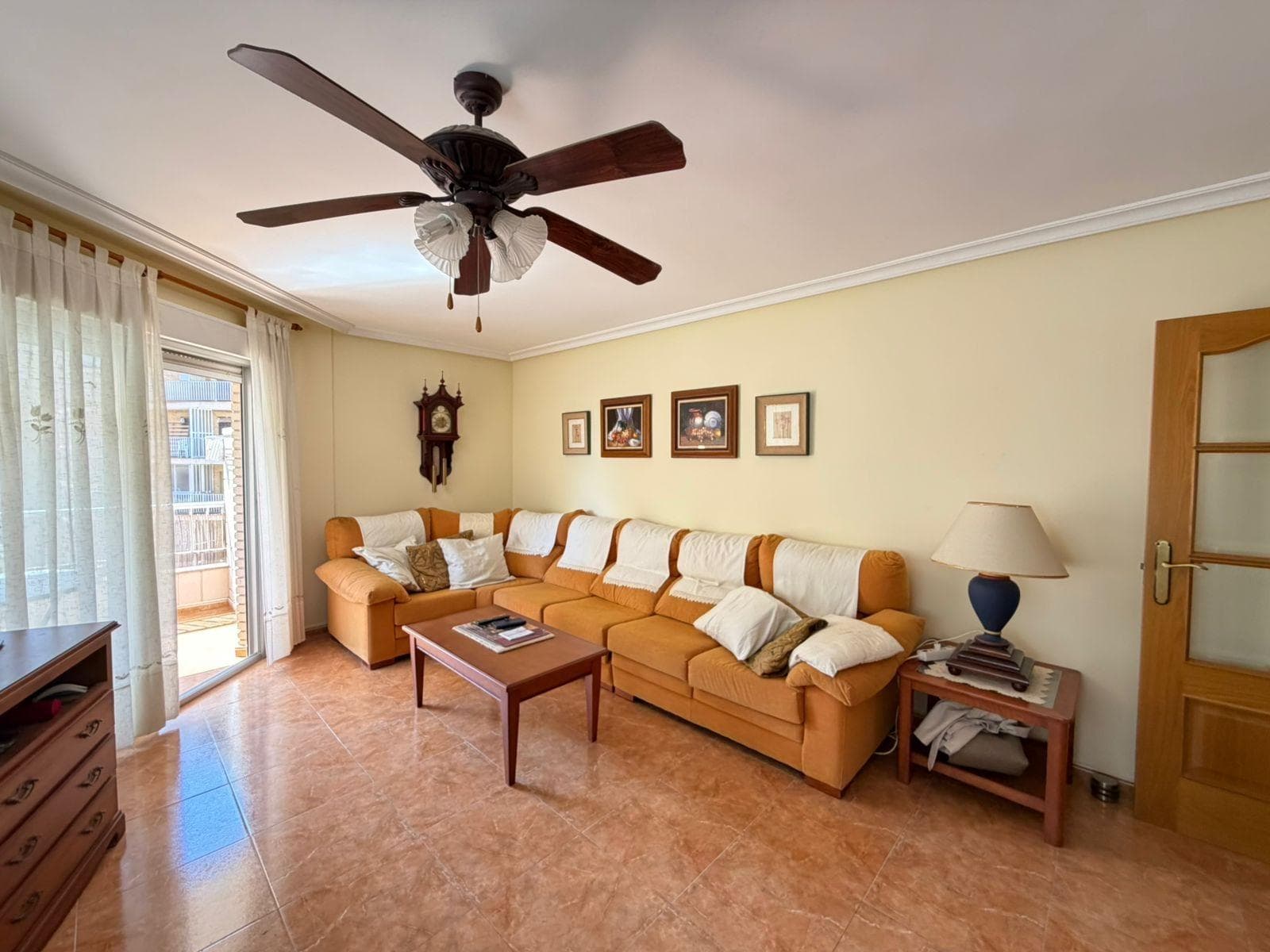 Spacious 3-bedroom apartment with terrace on the beachfront of Playa del Cura in Torrevieja This bright three-bedroom, two-bathroom apartment, one of which is en suite, is located in a quiet building just 100 metres from the sea. The living room opens onto a large terrace with spectacular sea views, making it the perfect spot for gatherings with friends, al fresco dining or simply relaxing as you gaze out at the blue horizon. The fully equipped kitchen has its own balcony. The three bedrooms are well laid out and receive plenty of natural light. The master bedroom, with en-suite bathroom, provides a touch of privacy and comfort. The second bathroom, fully equipped, serves the rest of the bedrooms and guests. This flat not only offers functional and modern spaces, but also the advantage of its privileged location: just a few steps from the beach, allowing you to enjoy the sea at any time of day without having to travel by car. IMPORTANT: There is wheelchair access. LOCATION: Torrevieja is in the province of Alicante (Costa Blanca). It is famous for its Mediterranean climate and its coast. We cannot forget its promenades where we can find some restaurants along the fine sandy beaches. It also has many excellent beaches such as Playa de los Náufragos, Playa de los Locos and Playa de la Mata. Therefore, it is considered a remarkable tourist town where the environment takes an important place as an important tourist attraction. In addition, we can find many shopping centres (Habaneras, La Zenia Boulevard), golf courses, sport centres, hospitals (such as Hospital Universitario de Torrevieja) and airports such as Alicante Airport (35 km away) and Region of Murcia International Airport (43 km away). DISTANCE TO THE SEA: 50m COMUNITY: 416 €. IBI: 375 €. Should you have any question do not hesitate to contact us!