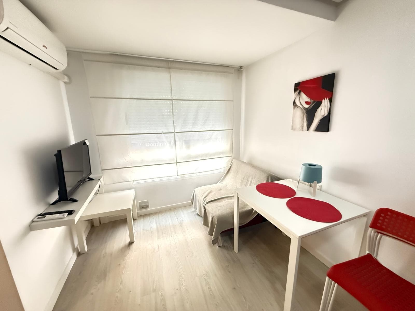 2 refurbished studios 250 metres from PLAYA DEL CURA in Torrevieja Each one has a spacious living room, a modern bathroom and a fully equipped kitchen, spread over 35 m² of carefully utilised space. The properties have been tastefully refurbished, offering a warm and functional atmosphere. From their windows you can enjoy a pleasant side view of the sea. Located on the first floor of a building without a lift, these properties stand out for their valid tourist licence, making them an excellent business opportunity. Currently, both flats are being rented out with great success, generating stable income and demonstrating their high profitability. LOCATION: Torrevieja is in the province of Alicante (Costa Blanca). It is famous for its Mediterranean climate and its coast. We cannot forget its promenades where we can find some restaurants along the fine sandy beaches. It also has many excellent beaches such as Playa de los Náufragos, Playa de los Locos and Playa de la Mata. Therefore, it is considered a remarkable tourist town where the environment takes an important place as an important tourist attraction. In addition, we can find many shopping centres (Habaneras, La Zenia Boulevard), golf courses, sport centres, hospitals (such as Hospital Universitario de Torrevieja) and airports such as Alicante Airport (35 km away) and Region of Murcia International Airport (43 km away). DISTANCE TO THE SEA: 250m COMUNITY: 360 €. IBI: 220 €. Should you have any question do not hesitate to contact us!