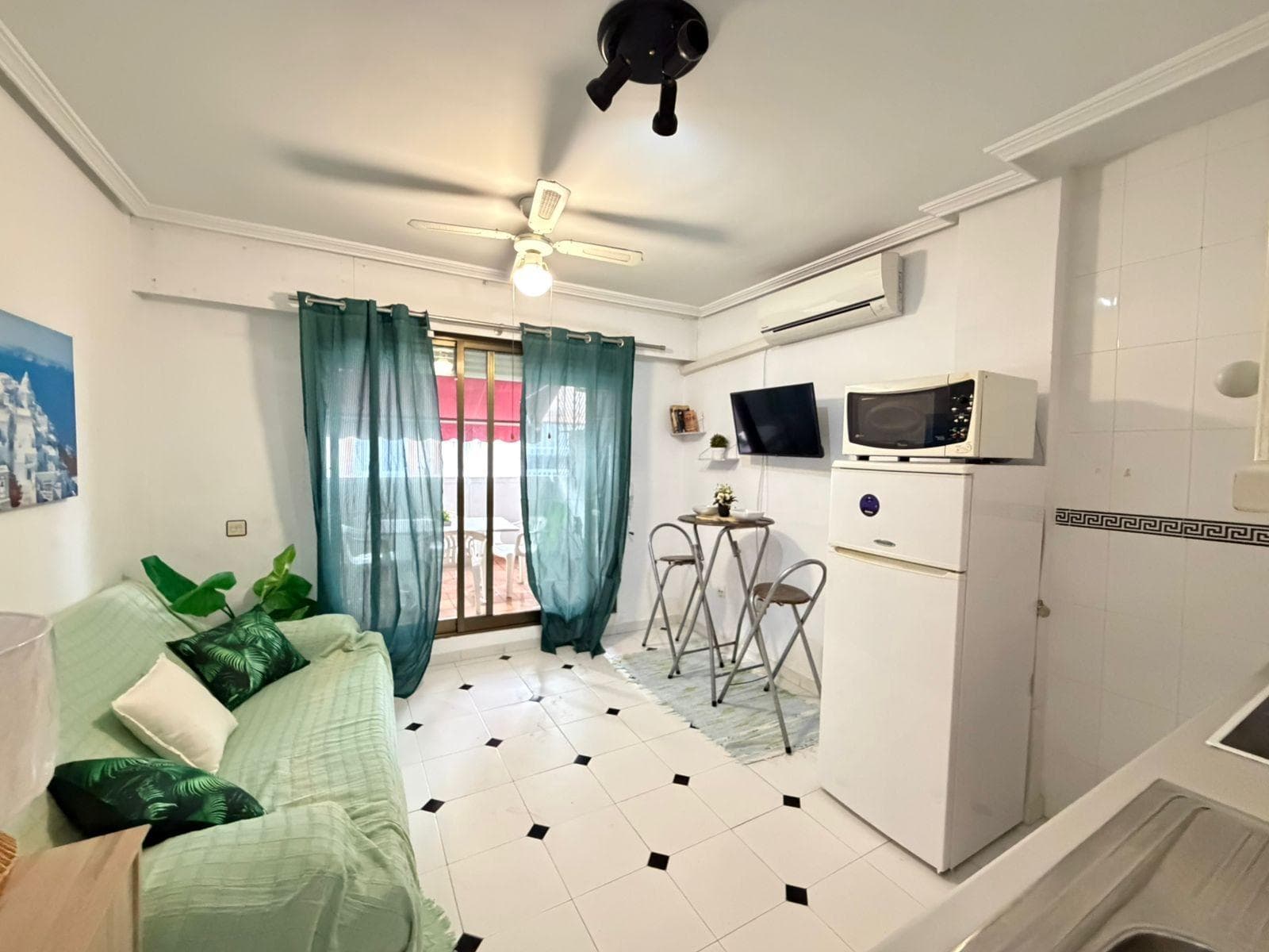 Bright studio apartment on the top floor with terrace, 400 metres from the beach in Torrevieja Sunny studio located on the top floor, with a large private terrace that provides plenty of light. The property is laid out as an open-plan room with a living area, open kitchen and direct access to the terrace, ideal for enjoying the outdoors all year round. The bathroom has been recently refurbished. An ideal option for those looking for a practical, well-designed space in a quiet area with good transport links. LOCATION: Torrevieja is in the province of Alicante (Costa Blanca). It is famous for its Mediterranean climate and its coast. We cannot forget its promenades where we can find some restaurants along the fine sandy beaches. It also has many excellent beaches such as Playa de los Náufragos, Playa de los Locos and Playa de la Mata. Therefore, it is considered a remarkable tourist town where the environment takes an important place as an important tourist attraction. In addition, we can find many shopping centres (Habaneras, La Zenia Boulevard), golf courses, sport centres, hospitals (such as Hospital Universitario de Torrevieja) and airports such as Alicante Airport (35 km away) and Region of Murcia International Airport (43 km away). DISTANCE TO THE SEA: 400m COMUNITY: 150 €. IBI: 65 €. Should you have any question do not hesitate to contact us!