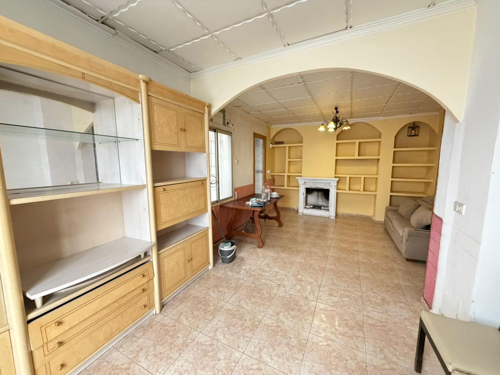 Plot with house to renovate A GREAT OPPORTUNITY FOR INVESTORS in Torrevieja An excellent investment opportunity with multiple development possibilities. This property stands out both for its potential for comprehensive renovation and for the option of new construction, allowing for the building of a structure with up to five floors and a total of ten dwellings, each approximately 80 m², without the need for parking, which facilitates and optimises the project. Currently, the property is distributed over the ground floor with three bedrooms, a living-dining room, a bathroom and a separate kitchen with a utility room, from which there is access to an interior courtyard. From this courtyard there is access to an additional room, ideal as an auxiliary or storage space. The property also has a walkable roof terrace, where there are two separate studios, adding value for both rental and private use. There is space on the plot for parking up to two vehicles, an extra point of convenience and functionality. LOCATION: Torrevieja is in the province of Alicante (Costa Blanca). It is famous for its Mediterranean climate and its coast. We cannot forget its promenades where we can find some restaurants along the fine sandy beaches. It also has many excellent beaches such as Playa de los Náufragos, Playa de los Locos and Playa de la Mata. Therefore, it is considered a remarkable tourist town where the environment takes an important place as an important tourist attraction. In addition, we can find many shopping centres (Habaneras, La Zenia Boulevard), golf courses, sport centres, hospitals (such as Hospital Universitario de Torrevieja) and airports such as Alicante Airport (35 km away) and Region of Murcia International Airport (43 km away). DISTANCE TO THE SEA: 300m Should you have any question do not hesitate to contact us!