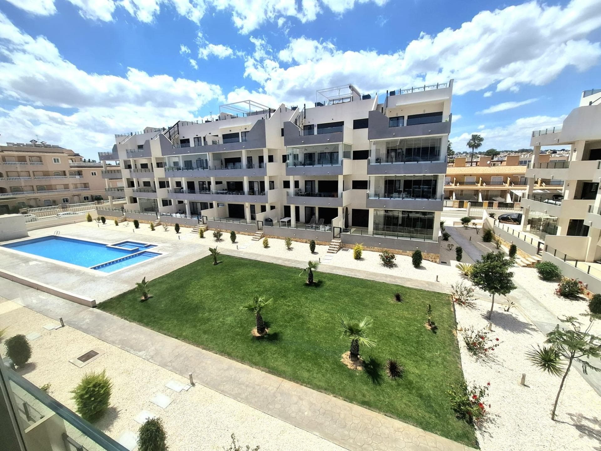 Beautiful 3-bedroom apartment with a terrace, pool, and parking in Villamartín The home has 107 square meters of floor space, laid out in a practical and functional way. Upon entering, you are greeted by a spacious and bright living-dining room that opens onto a fantastic terrace—the ideal spot to enjoy the Mediterranean climate year-round, host gatherings with friends, or simply relax outdoors. The separate, spacious, and fully equipped kitchen offers ample space for both cooking and storage, complemented by a practical separate laundry room. The living area features three bedrooms with built-in closets, designed to provide comfort and privacy, as well as two full bathrooms that offer convenience for the whole family. The property is sold fully furnished and ready to move into. As an added bonus, it includes a private parking space in the basement and a storage room, offering extra convenience and storage space. The gated community features a well-maintained communal pool, spacious green areas, and a peaceful, international atmosphere, making it an ideal place for both permanent residence and vacation living. Its excellent location provides easy walking access to numerous amenities: schools, a high school, municipal sports facilities, supermarkets, banks, restaurants, and cafes. Additionally, it is very close to the famous La Zenia Boulevard shopping center, golf courses, a weekly market, and the best beaches in the area. LOCATION: Villamartin is located in an exclusive residential area to the south of Costa Blanca. It was beautifully designed around a renowned Golf Course, one of the most emblematic ones in Spain. The urbanization has nice squares, shopping areas and restaurants with a great variety of gastronomic offers. The beach is only at 10 minutes. Cabo Roig and Playa Flamenca have lovely blue-flag beaches with golden sand crystal clear water. The closest hospital is the Hospital Universitario de Torrevieja (4 km away) and within minutes you can find the Hospital Quirónsalud Torrevieja. It is also close to airports such as Region of Murcia International Airport (35 km away) and Alicante Airport (47 km away). DISTANCE TO THE SEA: 3 km Should you have any question do not hesitate to contact us!