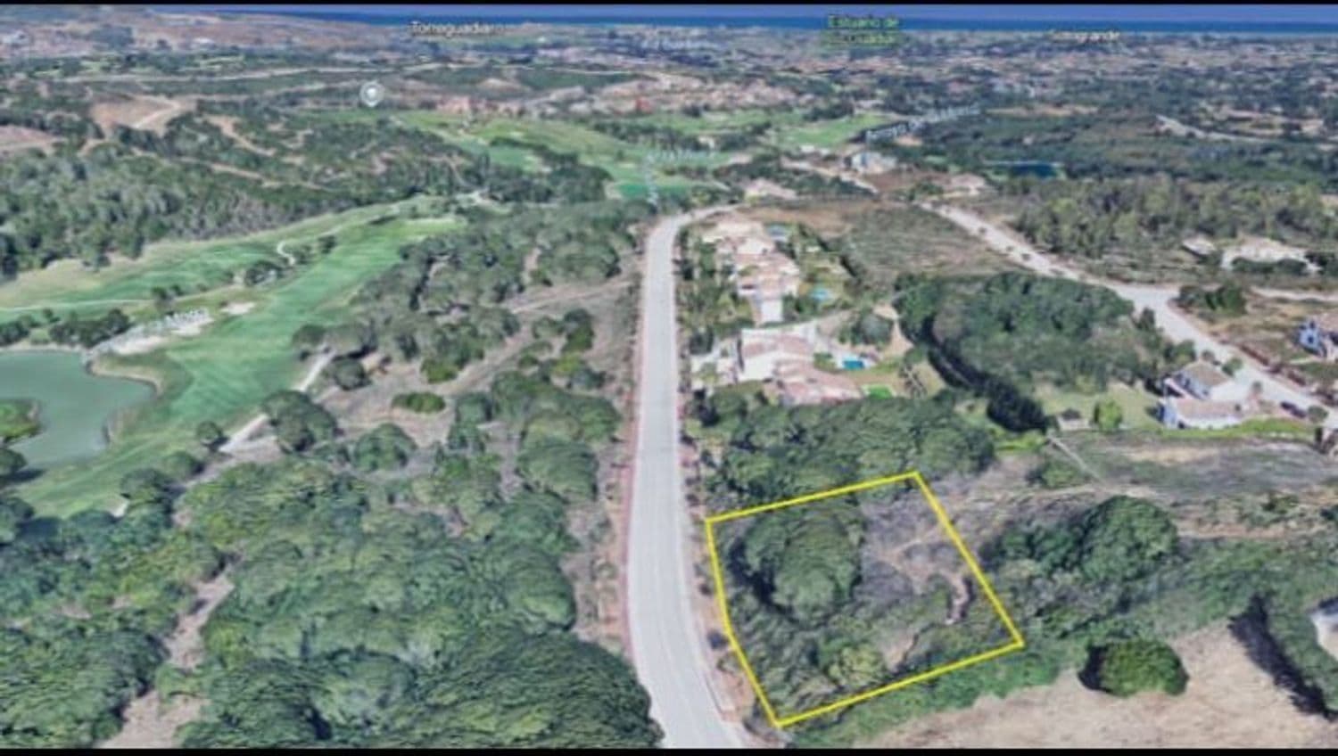 СОТОГРАНДЕ / САН-РОКЕ ЦЕНА: 800.000€ КОНТАКТ: Участок в Сотогранде Альто – 3.000 м² Цена: 800.000 € – Без агентских сборов Эксклюзивный участок под застройку, расположенный в Сотогранде Альто, одном из самых престижных районов провинции Кадис. Площадь: 3.000 м². Привилегированное расположение: Природное окружение с панорамными видами. Роскошная обстановка: Рядом с всемирно известными полями для гольфа, такими как Real Club Valderrama. Потенциал: Идеально подходит для строительства виллы высокого уровня в тихом и безопасном районе. Уникальное место для тех, кто ищет уединения, природы и качества жизни, которое может предложить только Сотогранде.  Информация и посещения:.