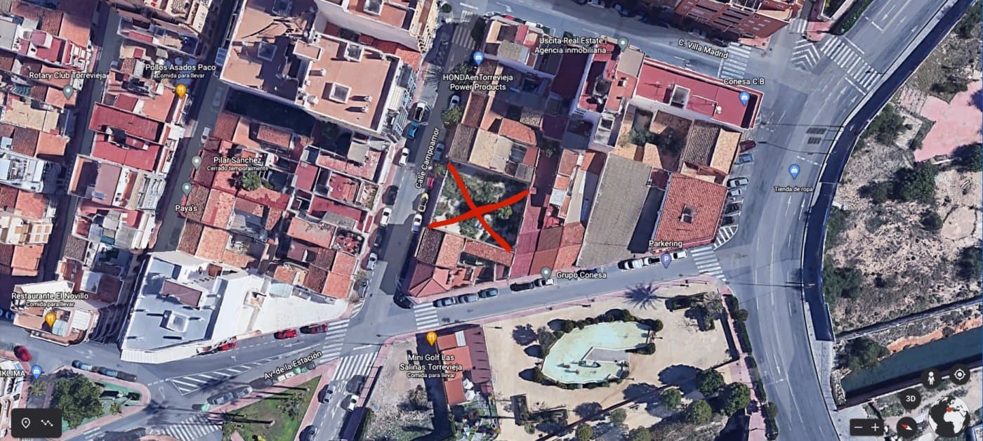 In one of the best areas of Torrevieja, next to the Parque de la Estación, very close to the Acequión and Los Náufragos beaches, being able to walk to the city center and at the same time in a very quiet area, it is for sale this plot for new construction.  In it you can build up to 2,500 m2 approximately, distributed in two floors of basement-storage rooms-garages, a ground floor that can be both commercial and for homes and five more floors, including the last one with penthouses with terraces and solariums.  Demolition done and ready to begin the processing of the works.