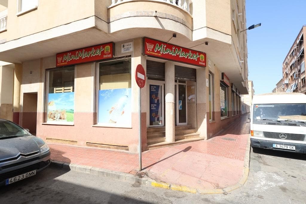 Investment opportunity in Torrevieja, commercial space on a corner between two streets, with excellent visibility and a strategic location close to the center and all services.. . The property is distributed over two floors:. - Ground floor: 191 m², with direct access from the street.. - Basement: 261 m², ideal for storage, a technical room, or a business extension.. . Thanks to its layout and features, it is a perfect option for both establishing a business or for a residential conversion project, as it meets current planning requirements for this purpose.. . A versatile investment with multiple possibilities in one of the most sought-after areas of Torrevieja.