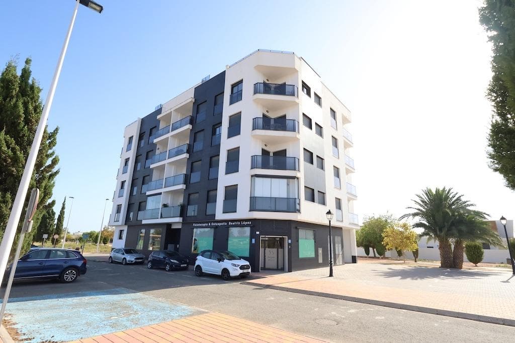 omfortable and bright apartment close to the beaches of the Mar Menor. . Modern and comfortable apartment in a quiet yet well-connected area.. Located on the fourth floor with elevator, this 79 m² property offers a smart layout that combines comfort and accessibility without sacrificing style.. . 🔹 Layout:. . 2 spacious bedrooms with built-in wardrobes. . 2 full bathrooms. . Kitchen equipped with dishwasher and washing machine (in utility room next to the balcony). . Bright living room with direct access to the terrace and beautiful open views of the Mar Menor. . Air conditioning and central heating. . Fully furnished and equipped (except for personal items). . 🔹 Communal areas:. . Rooftop swimming pool with spectacular sea views. . Barbecue area and outdoor furniture. . Social room on the ground floor of the building. . Communal parking next to the building. . 📍 Location:. Only 1 km from the beaches of the Mar Menor. 5 minutes by car from Dos Mares shopping centre. On the ground floor there is a private physiotherapy and osteopathy practice