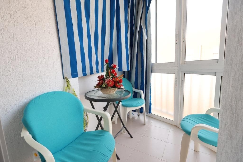 La Mata apartment on the 3rd floor (with elevator) just 250 meters from the beach, 35 m2 property with 1 bedroom, bathroom, living room kitchen and a small glazed terrace, the property is sold furnished.