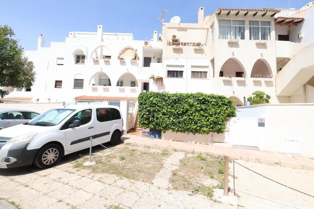 Bedrooms: 2, Bathrooms: 1, Bungalow in Orihuela  Costa, Alicante, Spain