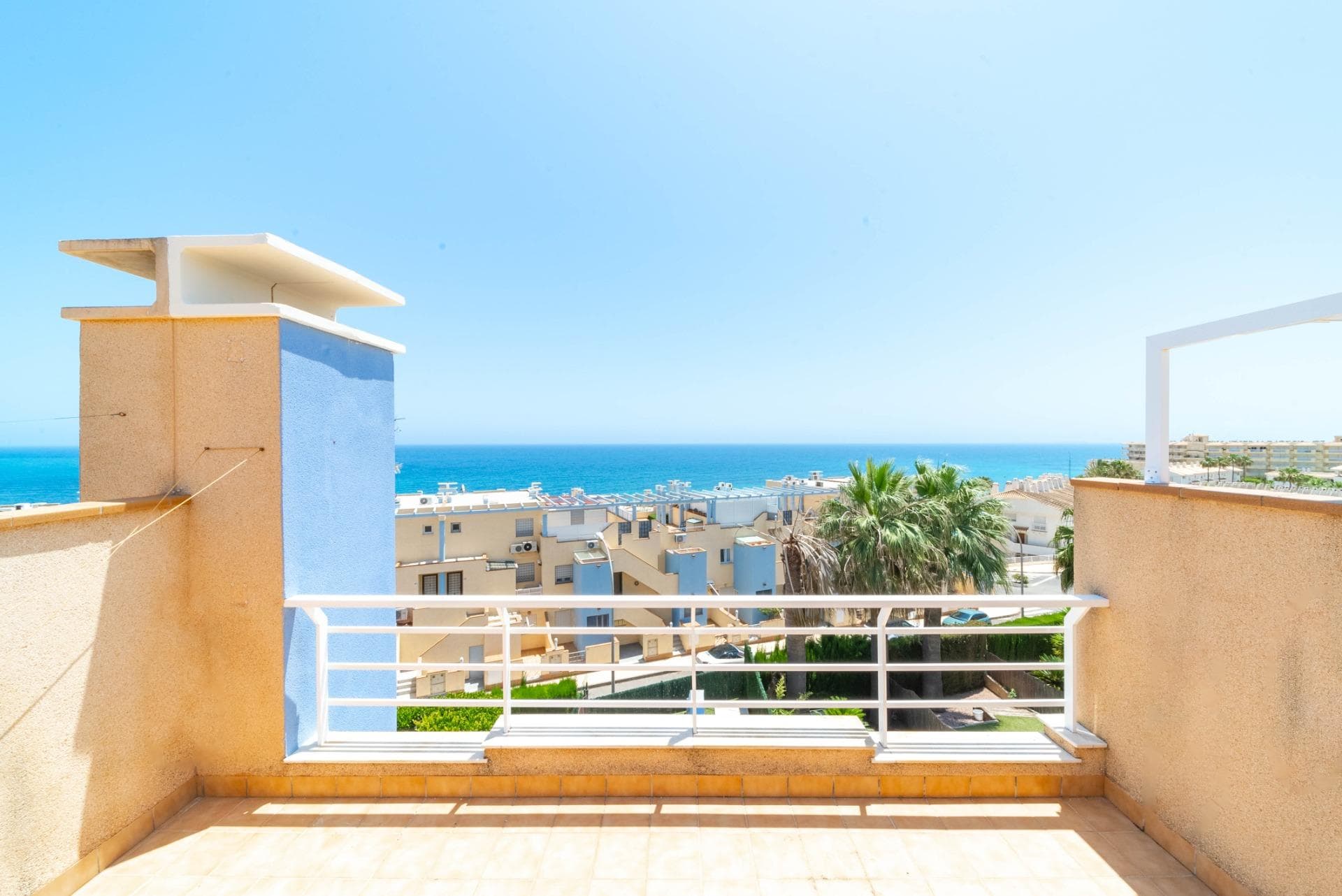 Aguamarina Just 100 metres from La Glea beach, this spacious townhouse stands out for its sea views, private swimming pool and 177 m2 of floor space, situated within one of the most sought-after residential developments in Aguamarina (Campoamor). . . The south-east facing aspect and its layout across several levels provide natural light and a pleasant sense of spaciousness throughout the property. On the ground floor, there is a spacious, refurbished kitchen, a utility area and a bathroom with a shower. Next, on a mezzanine level, is the living-dining room with a fireplace, a cosy and spacious area with direct access to the terrace and the private garden with a swimming pool.. . From this same floor, there is access to the enclosed garage with an automatic door and a separate entrance, connected directly to the property for added convenience and security.. . The first floor features three double bedrooms and two full bathrooms with bathtubs, one of which is en-suite. On the top floor, a spacious sun terrace offers fantastic unobstructed sea views, making it one of the most special areas of the property.. . The property is sold fully furnished and equipped with appliances, and features air conditioning with a heat pump.. . Its location, within one of the most sought-after gated communities in the area, combines the tranquillity of a residential neighbourhood with the convenience of having the beach, supermarkets, a health centre, restaurants, public transport and quick access to the main road and motorway just a few minutes away.. . Given its size and layout, it is an excellent choice as a permanent home, whilst its proximity to the sea and prime location also make it a very attractive investment for holiday lets or rental.