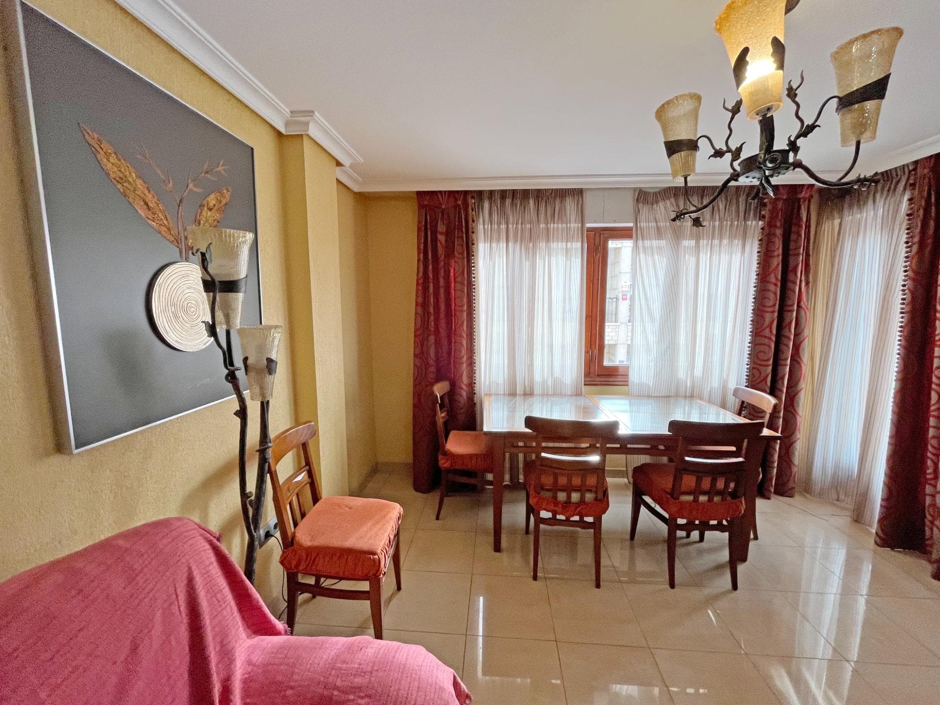 We present this spectacular apartment located on the main street of Rojales. An unbeatable option for both living and investment. This property, located on the second floor, offers easy access and has spacious, bright rooms that invite comfort. It has four bedrooms, which offers the possibility of redistributing the space, removing a wall and creating a large living room with a fireplace and access to a charming balcony. The kitchen is spacious, fully equipped with high-quality pine furniture and includes an outdoor utility room, ideal for additional storage thanks to its built-in cupboard. The full bathroom features a hydromassage shower surrounded by colorful decorative panels, and there is also a very functional separate toilet. The three remaining bedrooms are generous in size and fully equipped. The ceramic floors add aesthetic beauty, while the wide hallway further enhances the spacious feel of the place. It also includes an underground garage, as well as another area for storage. This property not only enjoys a privileged location close to all essential services, but also the beautiful beaches of Guardamar, just an eight-minute drive away. Ideal for young people who want to start a new life in a spacious apartment with ample room to grow their family. THE LEGAL TAXES APPLICABLE TO THE BUYER MUST BE ADDED TO THE PUBLISHED PRICES, PLUS NOTARY AND REGISTRATION FEES.