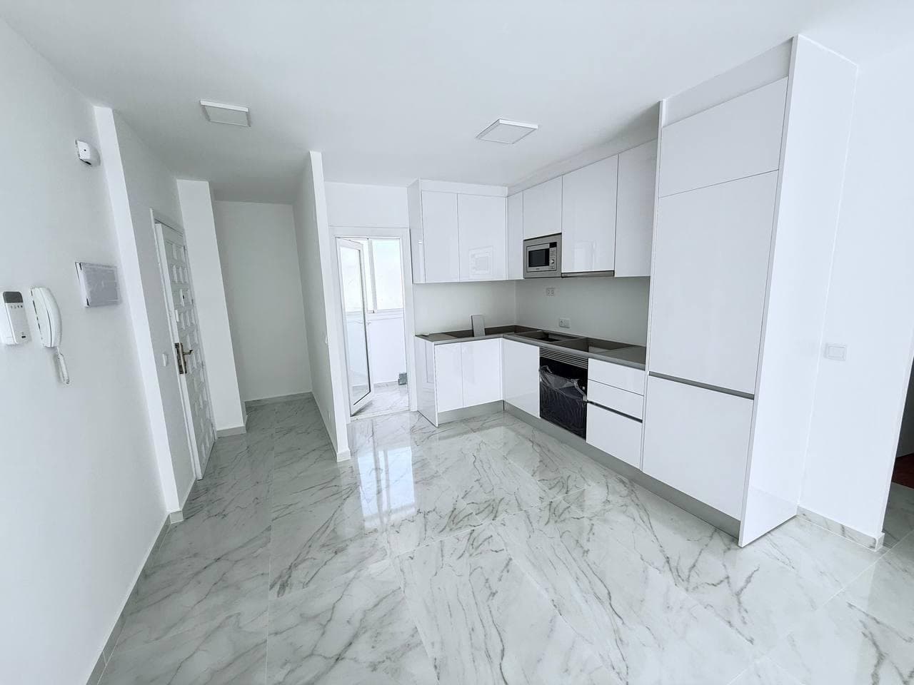 Bedrooms: 2, Bathrooms: 1, Penthouse in Torrevieja, Alicante, Spain