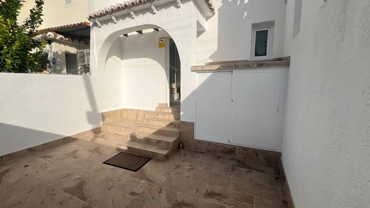 Bedrooms: 3, Bathrooms: 2, Town House in Torrevieja, Alicante, Spain