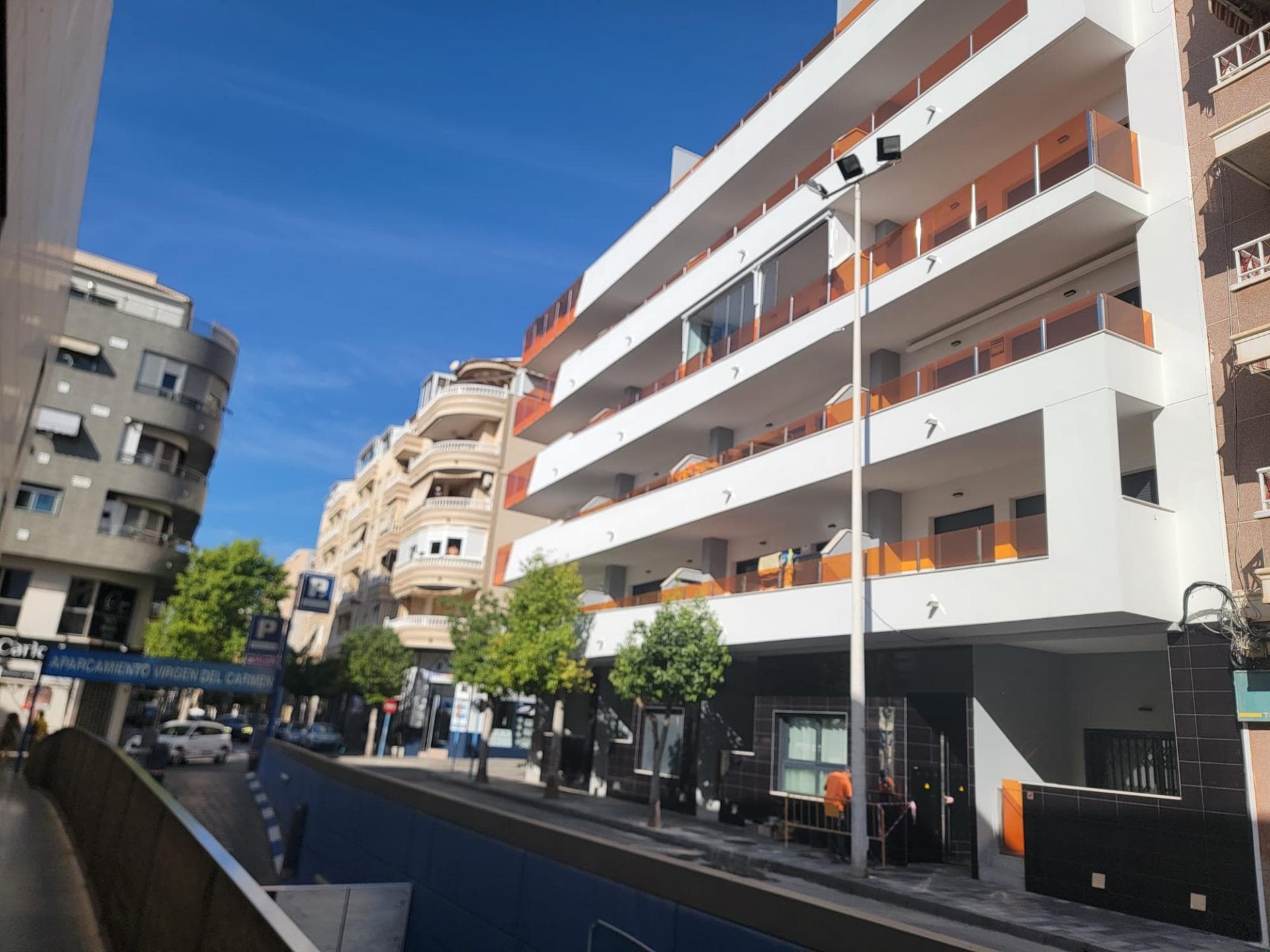 Spacious and modern brand-new apartment with a large terrace in a beautiful Residential complex with an indoor communal swimming pool, in the best area of Torrevieja, just a few minutes' walk from Playa del Cura and the seafront promenade! And south-facing! It consists of a spacious living room with access to the large terrace, an open kitchen, three bedrooms (two with en-suite bathrooms) with built-in wardrobes and three bathrooms (two en-suite in two bedrooms) with Italian showers. The master bedroom has a dressing room. The kitchen is equipped with high quality appliances. The pantry includes a washing machine. Unfurnished. Lots of natural light thanks to its large windows. Ducted air conditioning. Underground parking space with a large storage room in the basement of the same building included in the price. Elevators from the basement to the intermediate floors. All located in a residential area with elegant common areas: the indoor pool, gym, sauna and changing room. Perfect for rest and relaxation. Close to all amenities, restaurants, cafes, supermarkets, shops, the seafront Promenade and the Natural pools. Ready to move in, enjoy the beach and the beautiful Mediterranean climate.
