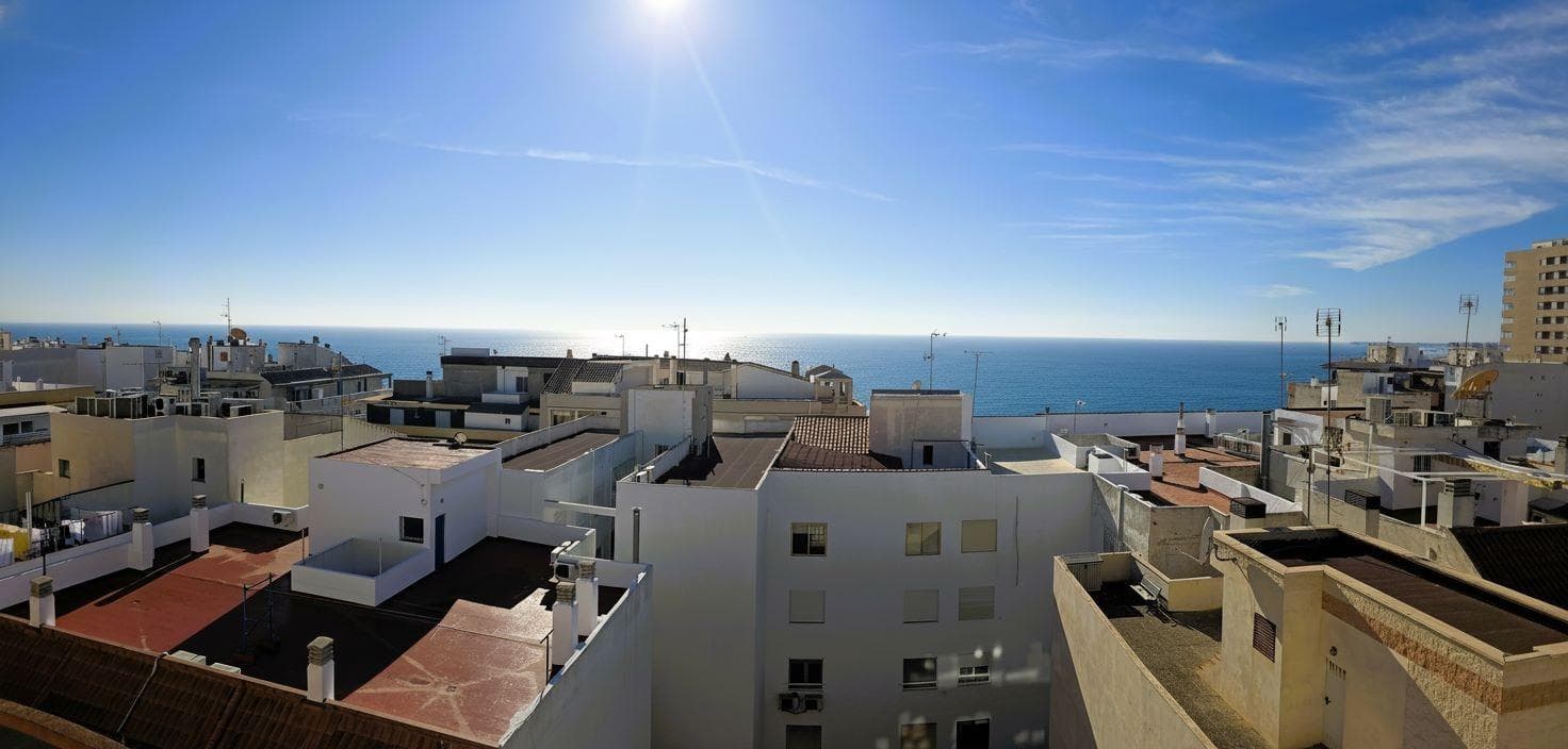 Penthouse with stunning sea views, totally refurbished, contemporary and elegant design, a few steps from the Natural Pools and the beach “Playa del Cura”. It consists of a living room with access to the terrace, an open-plan kitchen, a double bedroom, a single bedroom, a bathroom with an Italian shower, a very large glazed terrace (approx 26 m2) with sea views and a storage room. South facing! Air conditioning in the living room and the double bedroom. Unfurnished. Kitchen without furniture and without domestic appliances. Bright and sunny. Lift in the building. Intercom system. Completely renovated in December 2025 with high-quality materials. Perfect location, close to all amenities, restaurants, cafes, shops, supermarkets, the seafront Promenade, the new Torrevieja port leisure area “Paseo del Mar” and the beach. Ready to move in and enjoy the beach and the wonderful Mediterranean climate.