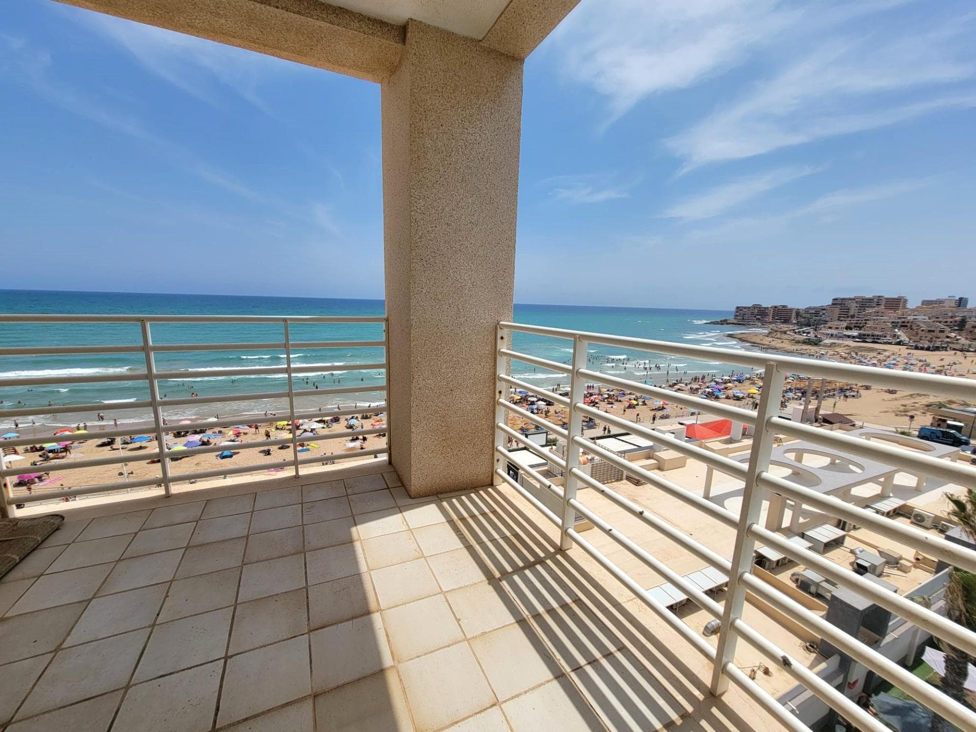 Corner Penthouse on the sixth floor, in original condition, with frontal and panoramic sea views, on the sea front of the splendid beach of La Mata! It consists of a living room with an open-plan kitchen with a terrace with sea views, two double bedrooms (main bedroom with an en suite bathroom), two bathrooms (with bathtubs) and an underground parking space in the same building. Furnished. Kitchen equipped with appliances. Built-in wardrobes in the bedrooms. Elevator in the same building. Facing South and East. With large community swimming pool and gardens and concierge. A luxury! with a privileged location, the sound of the waves and facing the immensity Mediterranean sea!