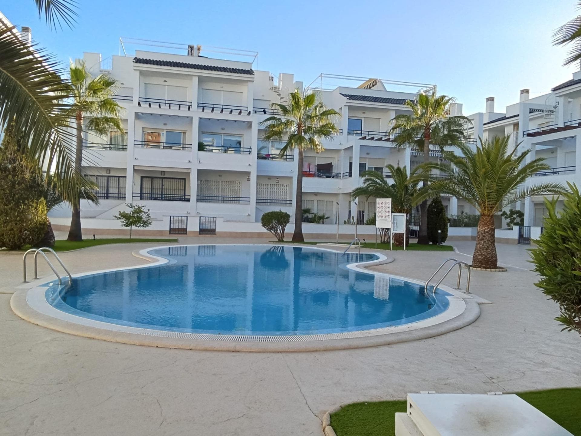 Penthouse (on the second floor) with private and spacious solarium with sea views, about 200 m from the sea in La Veleta! It consists of a living room with access to the large terrace, a fully equipped separate kitcen with a pantry (for washing machine, ...), two double bedrooms with built-in wardrobes and two bathrooms (one with shower, the other with bathtub) and an underground parking space with a storage room in the same building. The main bedroom has an en-suite bathroom and access to the terrace. And the spacious solarium (approx 60 m2) with panoramic sea views is accessed via an external staircase from the terrace. Furnished. Air conditioning. In very good conditions. Automatic intercom. No elevator. In a very nice Residential with swimming pool and gardens. Close to all amenities, cafes, supermarkets, bus stops, ... A real luxury, prime location a few steps from the sea to enjoy the very pleasant Mediterranean climate.