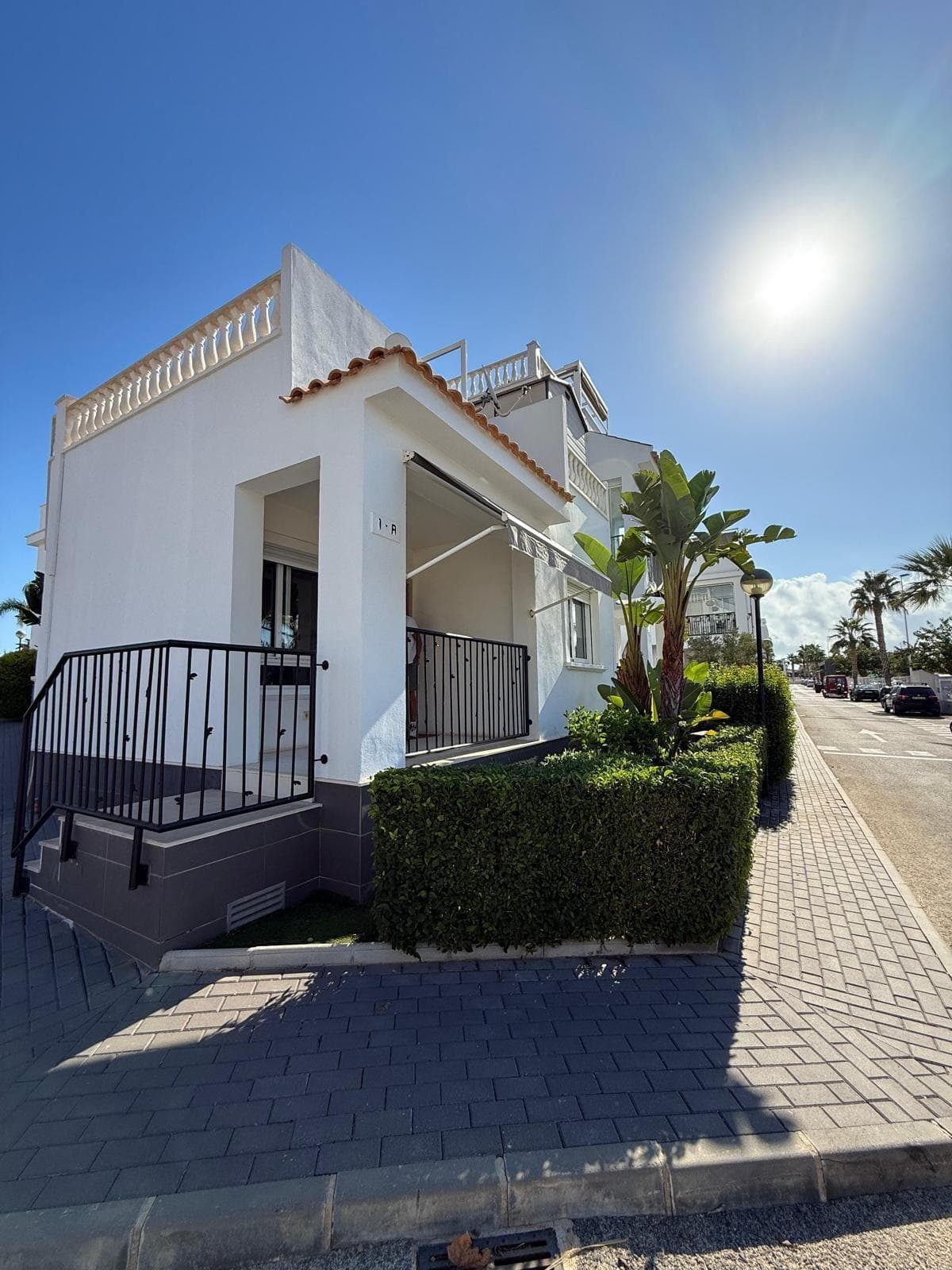 At only 30 minutes from Alicante airport and 1km from the beaches this apartment has everything you need ! A bathroom , 2 bedrooms , livingroom and kitchen , a southfaced terrace , a secluded back terrace where the sun doesnt shine most of the day and a roofsolarium with solarpanel for the hot water ! From the solarium you look out onto the pink lake of the Torrevieja Salinas . The residency is completely fenced and has 2 well maintained swimmingpools and a childrens playground . Communityfees are around 200€ every 3 months. Dont miss this chance !