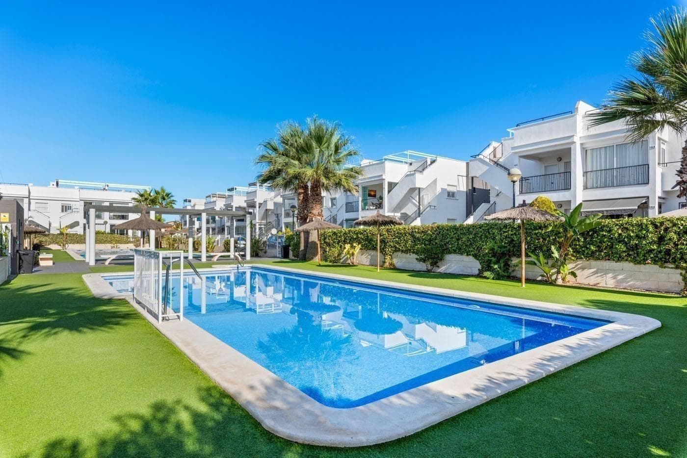 We offer comfortable apartments in the prestigious Vista Bella development, located in one of the most sought-after areas of Torrevieja. An excellent place to live and relax, with developed infrastructure and a convenient location. Key features: ✅ 3 spacious bedrooms ✅ 2 modern bathrooms ✅ Bright living room with access to the terrace ✅ Solarium with all the amenities ✅ Fully equipped kitchen ✅ Central air conditioning ✅ Underfloor heating in bathrooms Infrastructure and amenities: 🏡 Gated community with swimming pool 🌿 Recreational and green areas 🚶‍♂ Nearby are shops, restaurants, and all the necessary infrastructure. 🏖 Proximity to Torrevieja's beaches An ideal option for a comfortable stay or a profitable investment! 📩 Contact us for more information and to schedule a visit