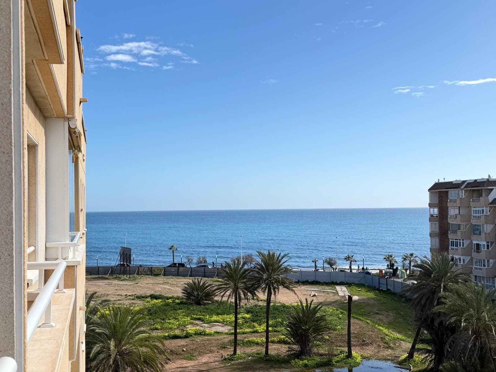 Magnificent apartments are for sale frontline to the sea, with sea views, located in one of the most prestigious and sought-after areas of Torrevieja. An ideal property for both enjoying the Mediterranean and making a safe investment. 🏡 Main features of the property: • Total area: 63 m² • Distribution: 2 bedrooms and 1 bathroom • Orientation: south, ensuring excellent brightness throughout the day • Year of construction: 2002 • Distance to the beach: only 100 meters The property is bright, cozy, and very comfortable, perfect for enjoying both summer and winter thanks to its privileged location by the sea. 🛋 Condition and equipment: The apartment is sold fully furnished and equipped with appliances, as shown in the photographs, ready to move in. It has air conditioning, ensuring a pleasant environment throughout the year. 🌊 Location and advantages: Its frontline location allows you to enjoy the sea, the promenade, and the Mediterranean climate daily. Just a few steps away are the beach, restaurants, cafes, supermarkets, shops, pharmacies, and public transport. 💼 Investment potential: Due to its location and features, this property is ideal for: • vacation rental • long-term rental • habitual residence A property with high rental demand and excellent profitability projection.