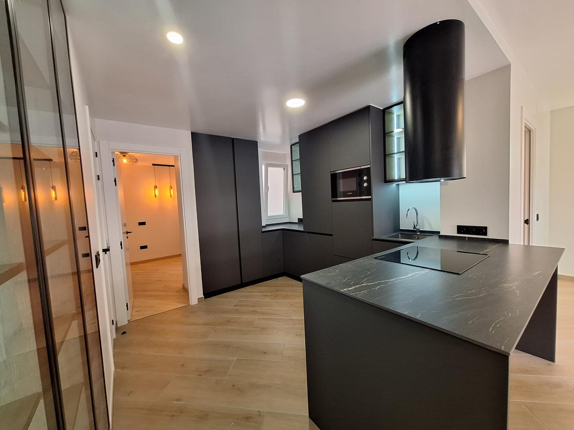 Discover this magnificent apartment located in the coveted area of Playa de los Locos, Torrevieja. With a constructed area of 80 m², this property has been completely renovated to offer you a modern and functional home. It features three well-distributed rooms; two single rooms that provide additional comfort alongside a double bedroom ideal for rest. Equipped with two full bathrooms, it guarantees privacy and comfort for both you and your guests. A remarkable feature is its elegant underfloor heating in the entrance and kitchen, providing warmth from the very first step. The electrical installation is completely new, as is all the plumbing in the property; essential aspects that ensure your peace of mind for years to come. Although it is not excessively bright due to its full exterior orientation toward the nearby common areas, every corner is designed with the aim of maximizing your daily experience close to the sea: just 100 meters away! It is undoubtedly an excellent opportunity if you are looking to reside or invest facing the Mediterranean.
