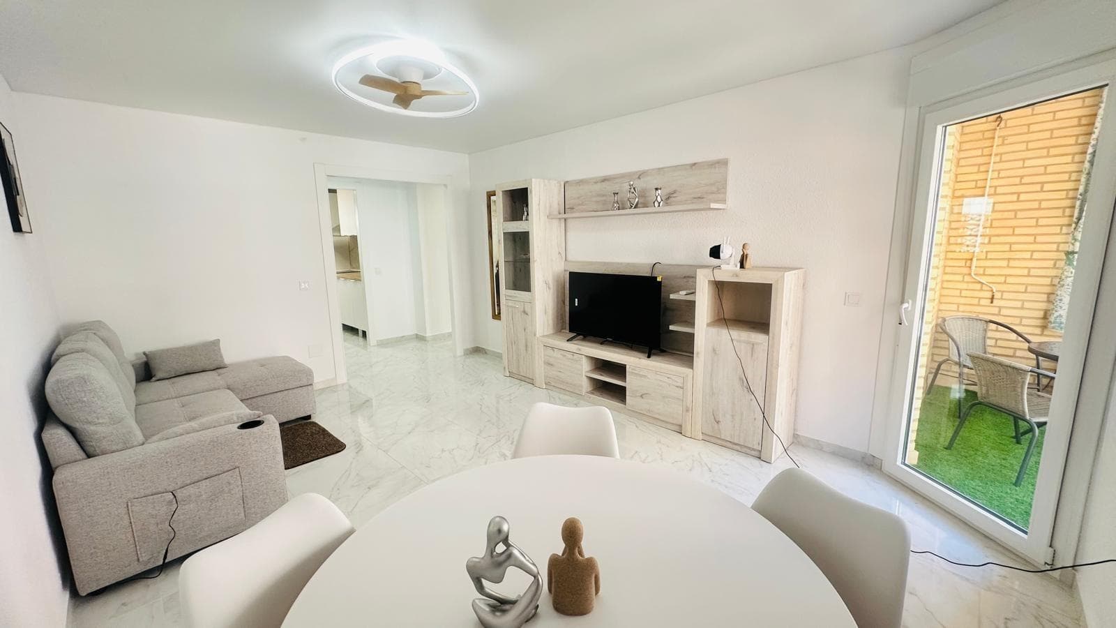 Bedrooms: 3, Bathrooms: 2, Apartment in Torrevieja, Alicante, Spain