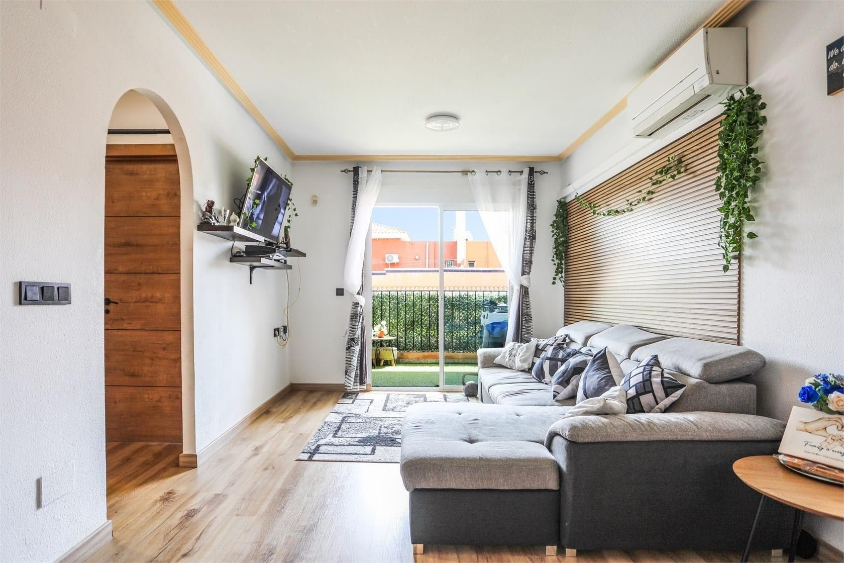 Bedrooms: 2, Bathrooms: 1, Apartment in Orihuela  Costa, Alicante, Spain