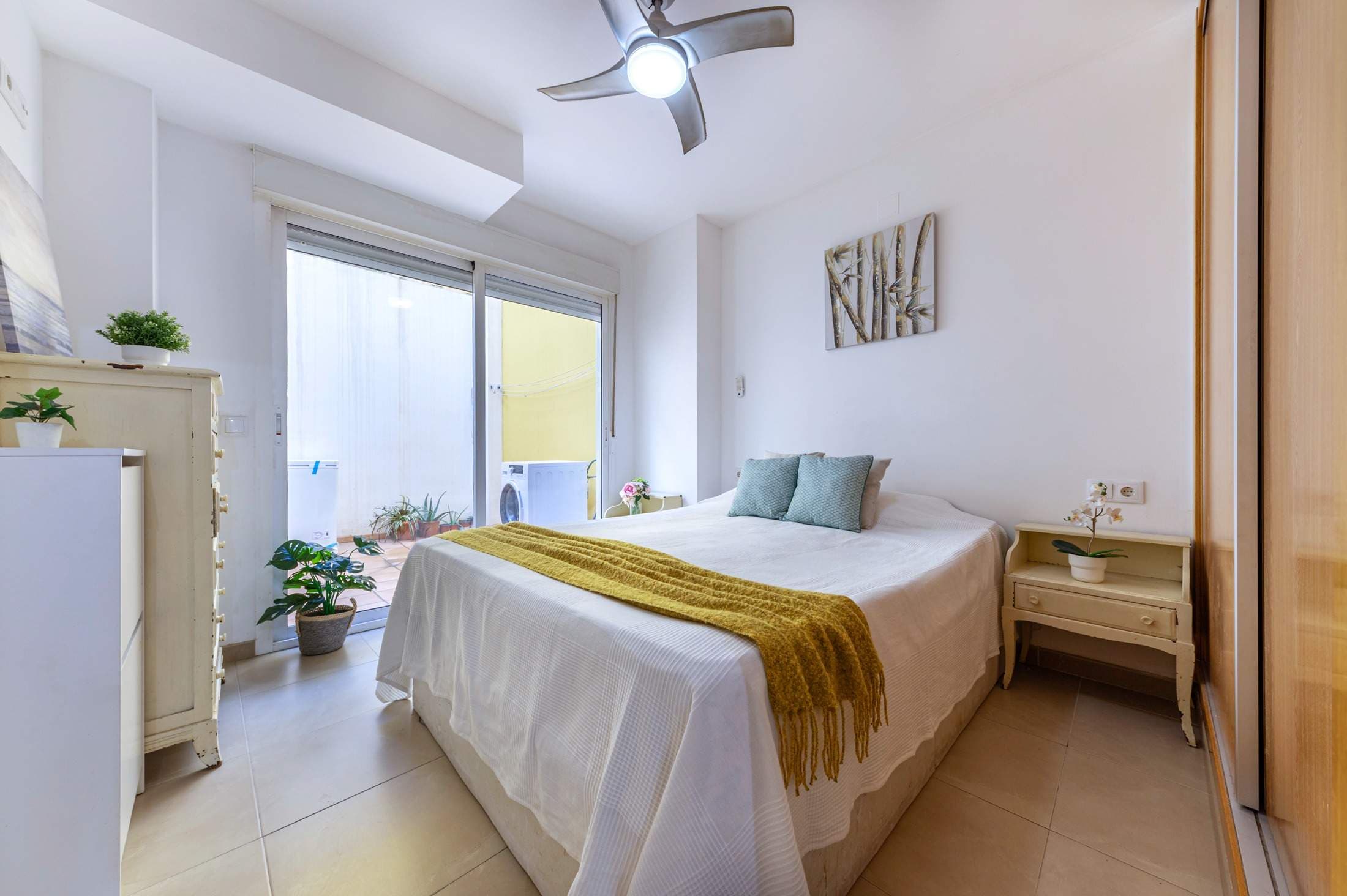 Bedrooms: 2, Bathrooms: 2, Apartment in Alicante, Alicante, Spain