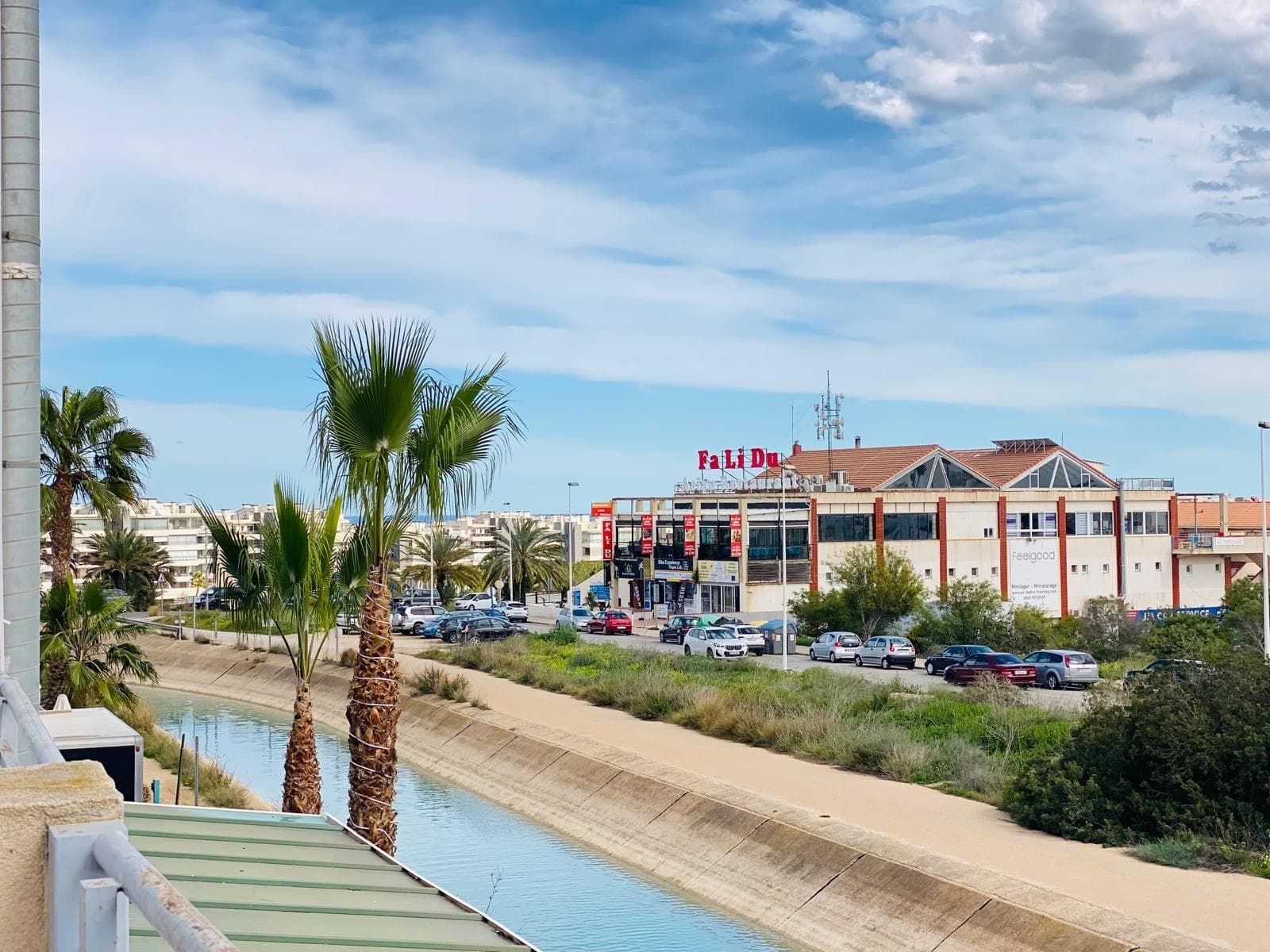 Discover this ideal office space situated in the vibrant area of Villamartín-Las Filipinas, Orihuela Costa. This recently renovated property boasts an impressive surface area of 80 m² and is just a short stroll away from the beach, making it perfect for both business and leisure activities. The east-facing orientation floods the interior with natural light, enhancing productivity and providing a welcoming atmosphere. Featuring high ceilings, elegant gres flooring combined with parquet accents adds to its modern appeal. The office includes essential amenities such as air conditioning for year-round comfort, alarm system for security peace-of-mind, spacious storage room (trastero) that can serve multiple purposes including additional workspace or filing needs; all while enjoying unobstructed views within a bustling urban environment. Located centrally with convenient access to public transportation options like bus services ensures easy commuting every day! Nearby facilities include shopping centers offering numerous retail opportunities along medical clinics ensuring health support at your fingertips. Surrounded by schools catering various educational levels alongside recreational areas featuring parks & golf courses promotes an excellent work-life balance amidst stunning surroundings—all contributing factors leading towards successful growth potential! This exceptional opportunity is available for sale