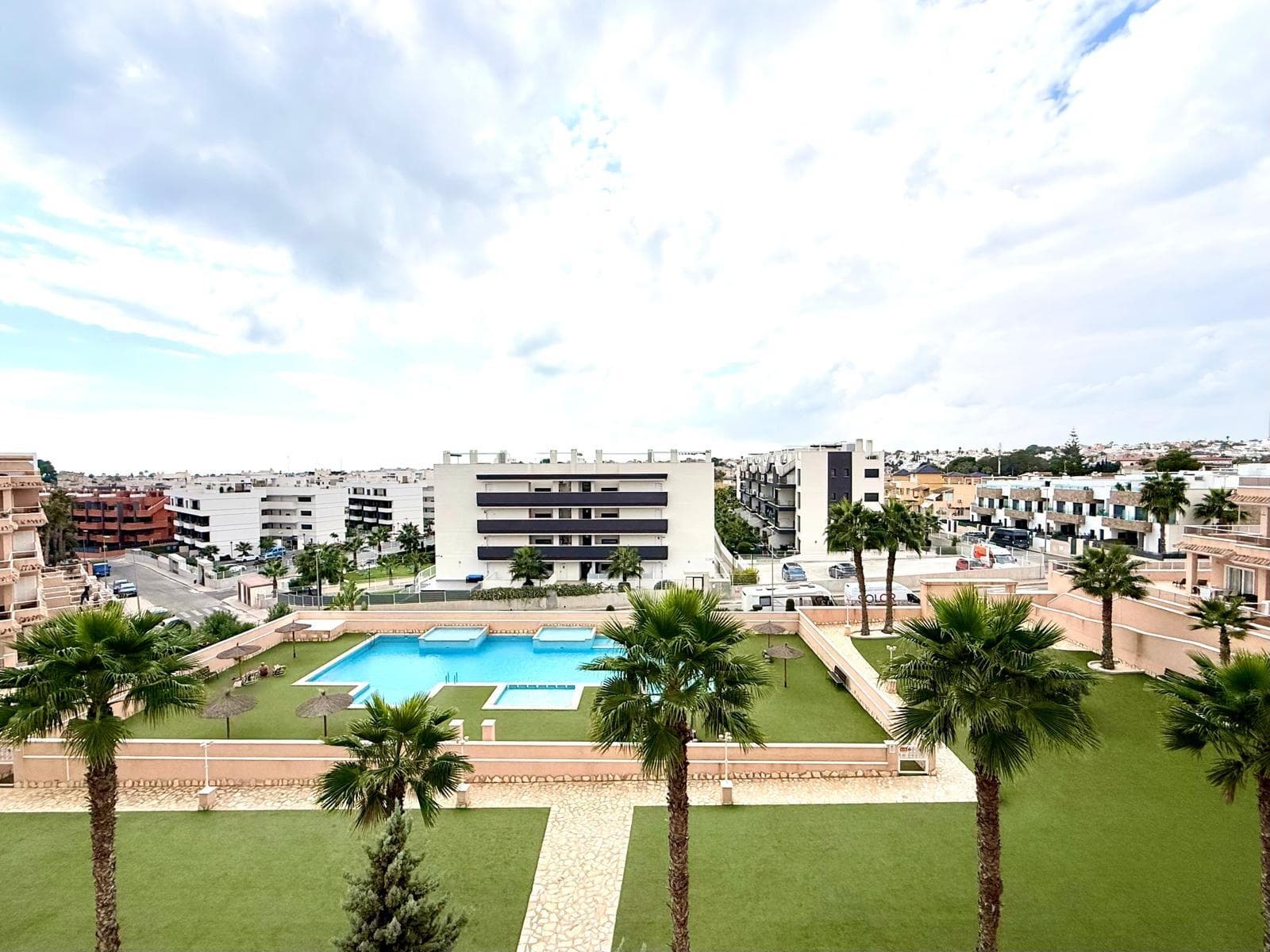 Discover this spectacular apartment in the exclusive area of Villamartín, Orihuela Costa. The apartment has a south-facing orientation, making this property perfect for enjoying the sun all day long. It features three spacious double bedrooms that offer comfort and tranquility, as well as two full bathrooms equipped with modern amenities. The property is in perfect condition to move in without the need for renovations. Among its attractions are impressive common areas that include a pool and jacuzzi, ideal for relaxing under the warm Mediterranean climate. Additionally, it has a private garage space, providing greater security and comfort when parking your vehicle with a locked access door to the parking space. Located just three minutes from the Mediterranean Sea; a privileged place where you can enjoy both the beaches and the numerous nearby services: gourmet restaurants, exclusive shops, and internationally recognized golf courses are available very close by, such as the Villamartin golf course which is a 5-minute walk away. The apartment is on the second floor of 3, with unobstructed and spectacular views, featuring a huge terrace. This unique offer is valued at only €358,000; don't miss the opportunity to come visit it.