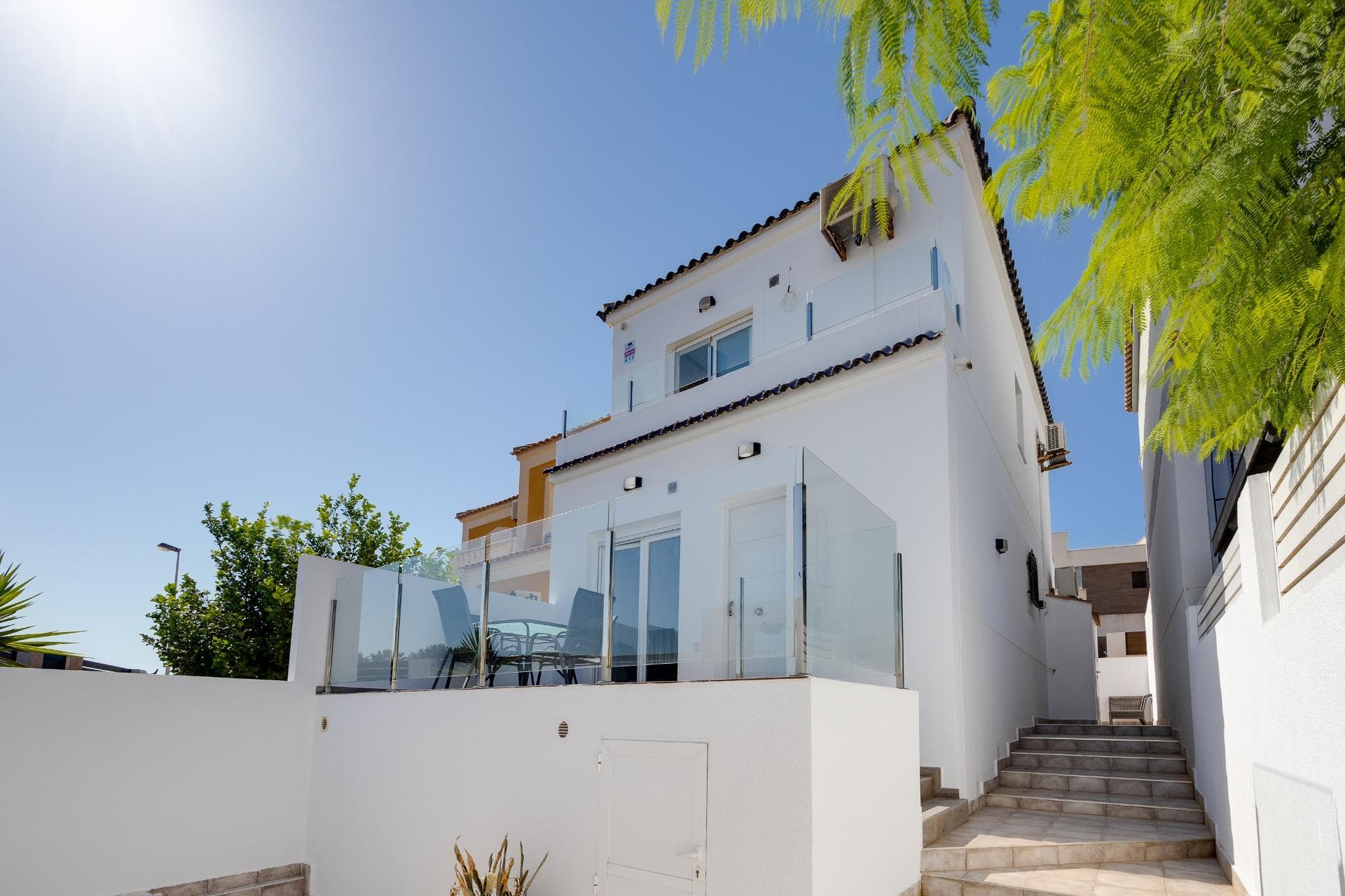 🏡 Renovated Semi-Detached House in Parque Aromático, Torrevieja 🏡 Discover this charming villa with a Scandinavian, minimalist touch, located in the peaceful area of Parque Aromático, Torrevieja. Welcome to a home where you wake up to stunning panoramic views of the Mediterranean and a beautiful outlook over Parque Aromático. This property offers the best of both worlds – endless sea views and a lush park right outside. Picture yourself sitting on the terrace with a cup of coffee, feeling the sea breeze and the scent of lavender and rosemary from the park. It’s like living in a postcard. Perfect for those who enjoy peace and relaxation, yet still want to be close to all amenities and Torrevieja’s lovely beaches. ✨ Main features: 2 bright and spacious bedrooms with built-in wardrobes 2 modern bathrooms Sunny balcony Lovely terrace to enjoy the Mediterranean climate Private parking Communal pool (currently not in use) The property has been completely renovated in a clean, modern style. Perfect for those looking for a move-in-ready home. The Scandinavian design brings light, space, and a calming atmosphere. Located in a quiet area with easy access to services, supermarkets, and within walking distance to La Mata beach. Also just a short drive to the center of Torrevieja. 💡 An ideal option as a permanent residence, holiday home, or investment. 📍 Don’t miss the opportunity to live or invest in one of the most sought-after areas of the Costa Blanca! Legal costs and VAT not included in the price.