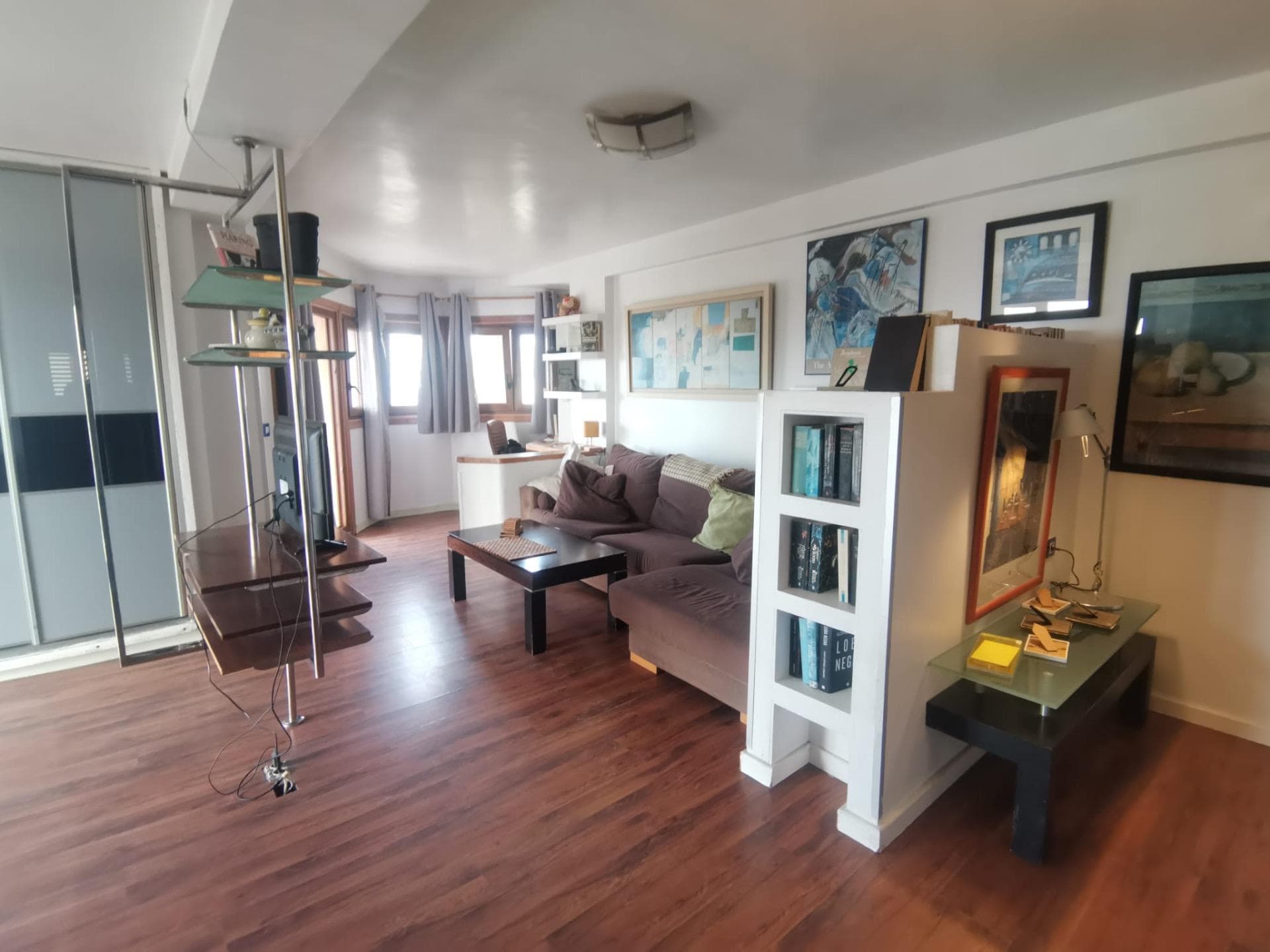 For sale this spacious apartment located in one of the best urbanizations in Torrevieja, Mar Azul. just 150 meters from the beach. The property previously had 3 bedrooms. It was renovated and currently has a large bedroom. Very large living-dining room with access to a 18m2 terrace, fully equipped and furnished independent kitchen and a bathroom. The community has a community pool. Shall we schedule your visit? Contact for more information