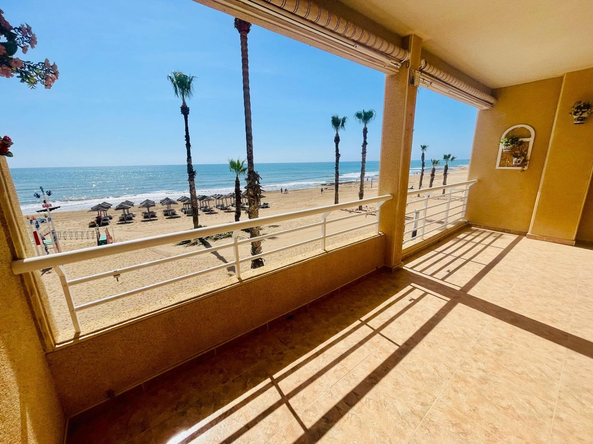 This spectacular first floor apartment is located on the first line of La Playa de La Mata, with impressive frontal views of the sea and the beach.  It has three bedrooms, two bathrooms, living room and separate kitchen, offering a cozy and functional environment.  In addition, it has a large patio of 25 m2 for individual use and a large terrace/balcony of 18 m2.  The garage space is included in the price. Located in a central area, this apartment is surrounded by all the necessary services for a comfortable and practical life.  Built in 1992, this apartment on the first floor is exterior and has an elevator. Its east orientation provides pleasant natural light, and also includes air conditioning for greater comfort.  Don't miss this opportunity to live in front of the sea in a unique place!