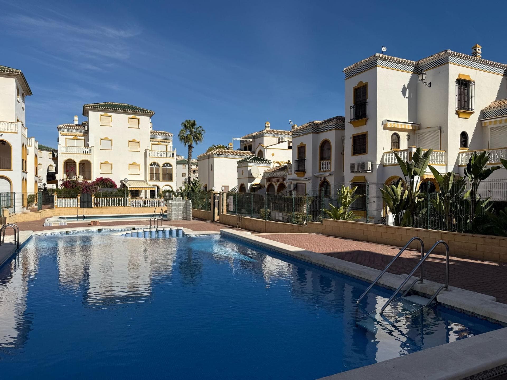 Bedrooms: 3, Bathrooms: 1, Bungalow in Torrevieja, Alicante, Spain
