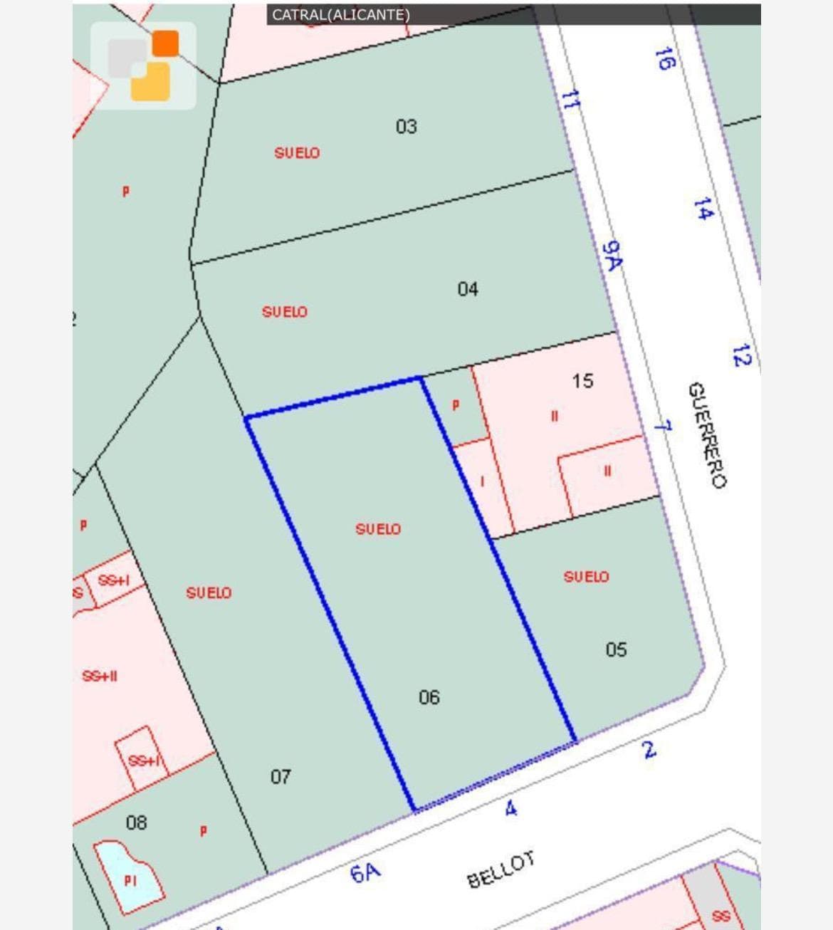 An excellent urban lot is for sale, located in one of the best areas of Catral. This lot has a total buildable area of 275 square meters, offering multiple possibilities for the development of residential or commercial projects. With a wide frontage of 11 meters, it is an ideal option for building your dream home or investing in profitable real estate. Its strategic location ensures easy access to essential local services and amenities, including schools, supermarkets, and public transportation. Don't miss this unique opportunity; contact us today for more information about this attractive lot. Contact us for more information