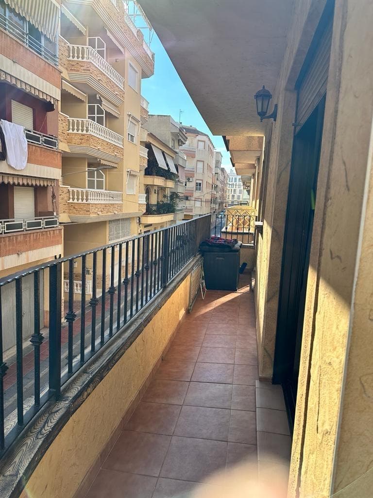 Discover this charming apartment in Guardamar del Segura, ideal for those looking for a home near the beach. With a constructed area of ​​77 m² and fully furnished and equipped, this property is ready to move into. It has two spacious double bedrooms offering comfort and tranquility, as well as a well-designed full bathroom. The property stands out for its light and natural light thanks to its exterior layout and a pleasant terrace where you can enjoy the Mediterranean sun. Located just 450 meters from the sea, you can easily access the promenade and the beautiful local beaches in less than five minutes' walk. It is also close to essential services such as schools and sports facilities, and public transportation is nearby, making it the perfect place to live year-round or enjoy as a second home. Don't miss this unique opportunity: acquire your new home by the sea for only €130,000.