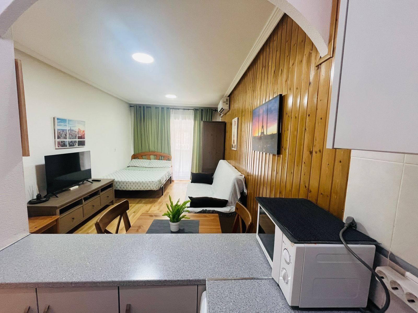 Discover this charming studio located in the coveted area of ​​Playa de los Locos, Torrevieja. With a constructed area of ​​35 m² and completely renovated, this property is ideal for enjoying the coastal lifestyle you've always dreamed of. Located just 200 meters from the sea, you can walk to the beach in just three minutes. It also has a full bathroom and is surrounded by various amenities, such as nearby buses for your daily commute, as well as shopping centers and schools within the area; ensuring both convenience and quality of life in its surroundings. This offer is presented at the attractive asking price of €92,000.